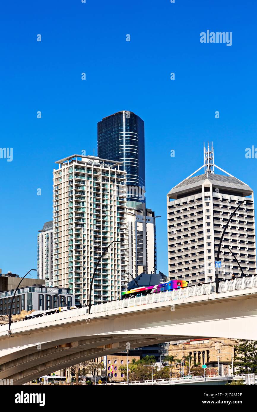 Brisbane Australie / le Casino Tower Suites et le 111 George Street Office Building. Banque D'Images