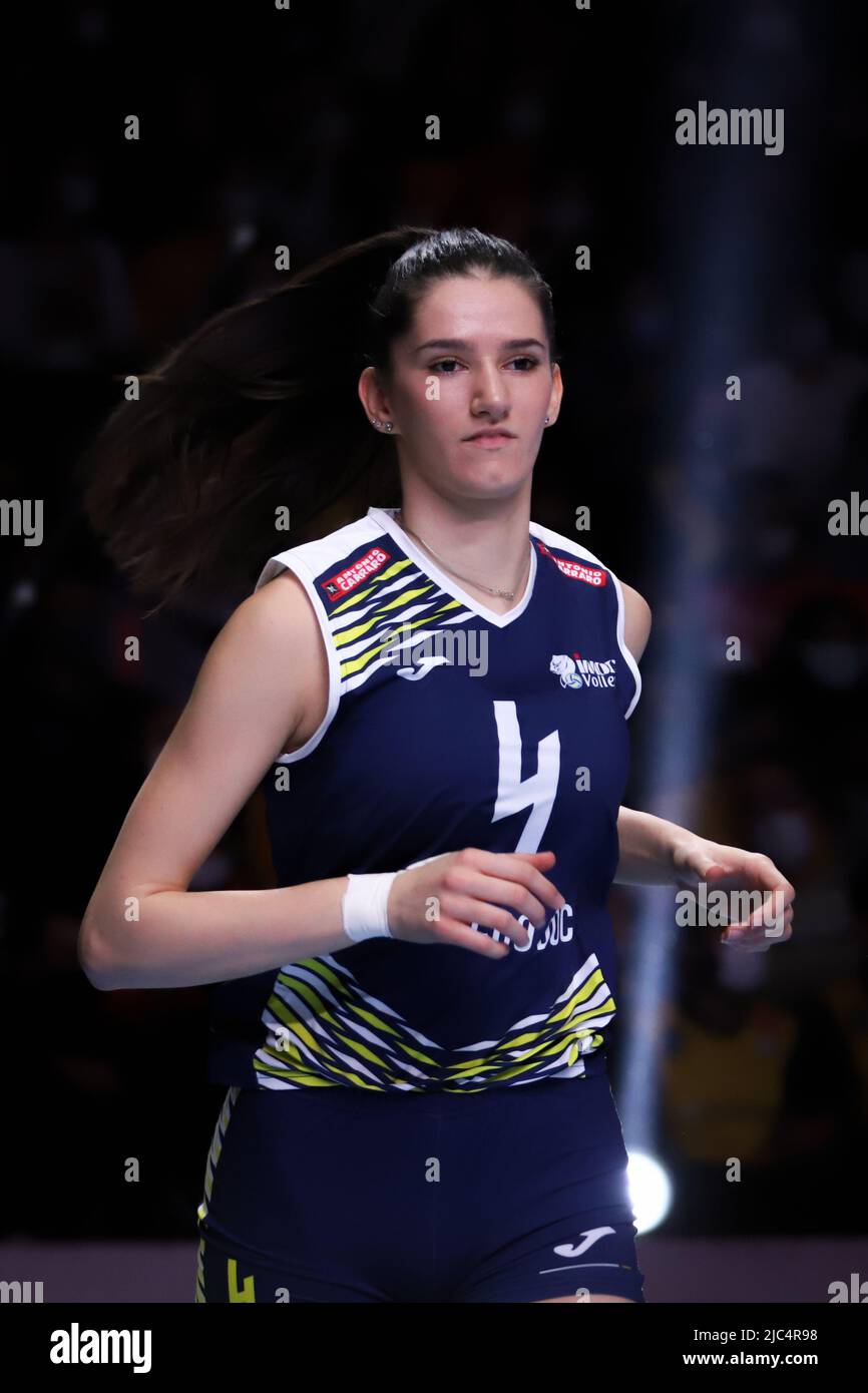 ANKARA, TURQUIE - 19 DÉCEMBRE 2021: Bozana Butigan dans Vakifbank vs Imoco Volley Conegliano final match de FIVB Volleyball Womens Club World Championsh Banque D'Images