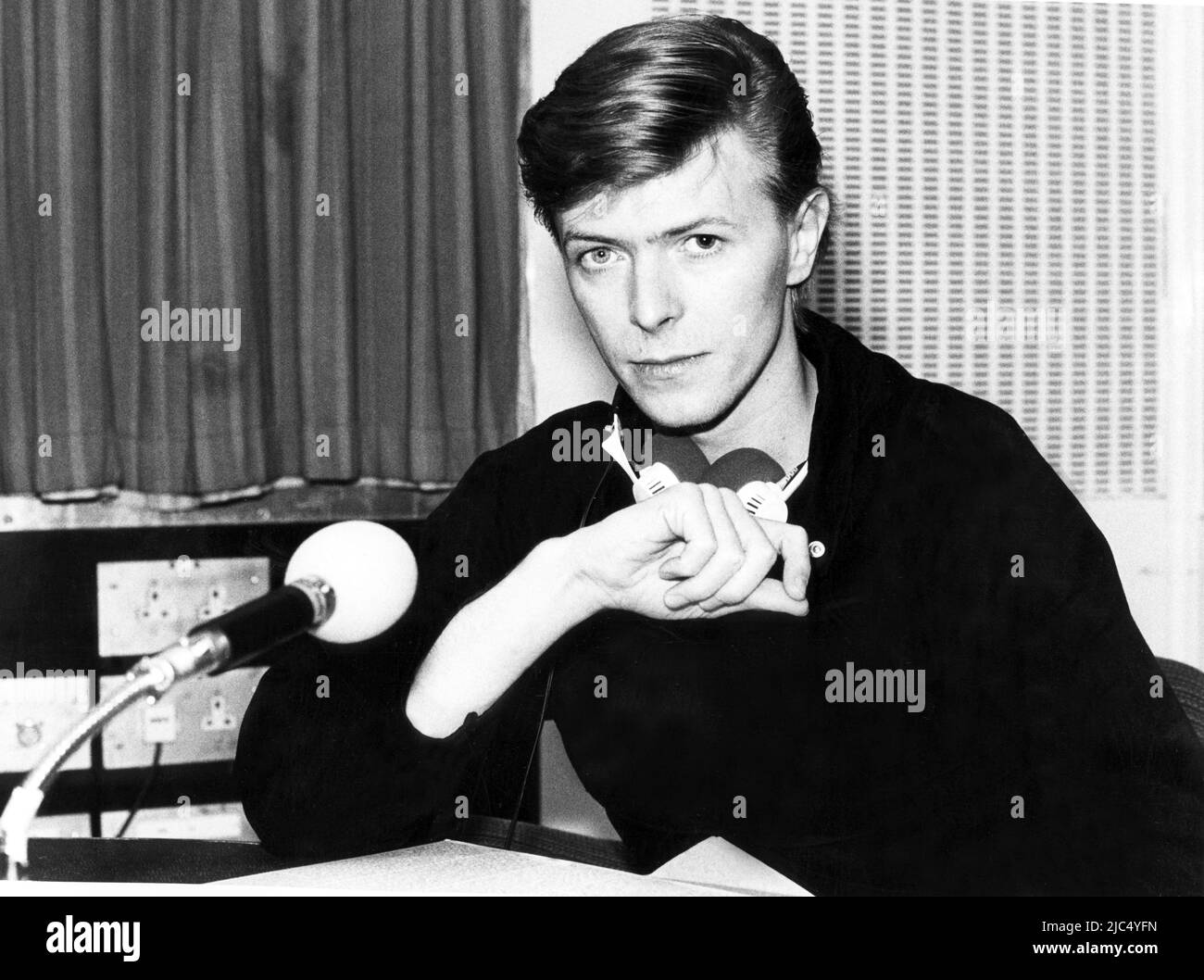 DAVID BOWIE dans DAVID BOWIE: CINQ ANS (2013), dirigé par FRANCIS WHATELY. Crédit: BBC / Album Banque D'Images
