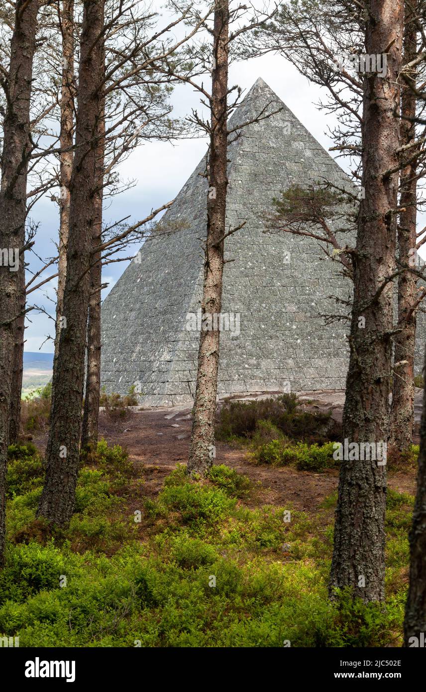 Pyramide du Prince Albert sur le domaine Balmoral, Écosse Banque D'Images