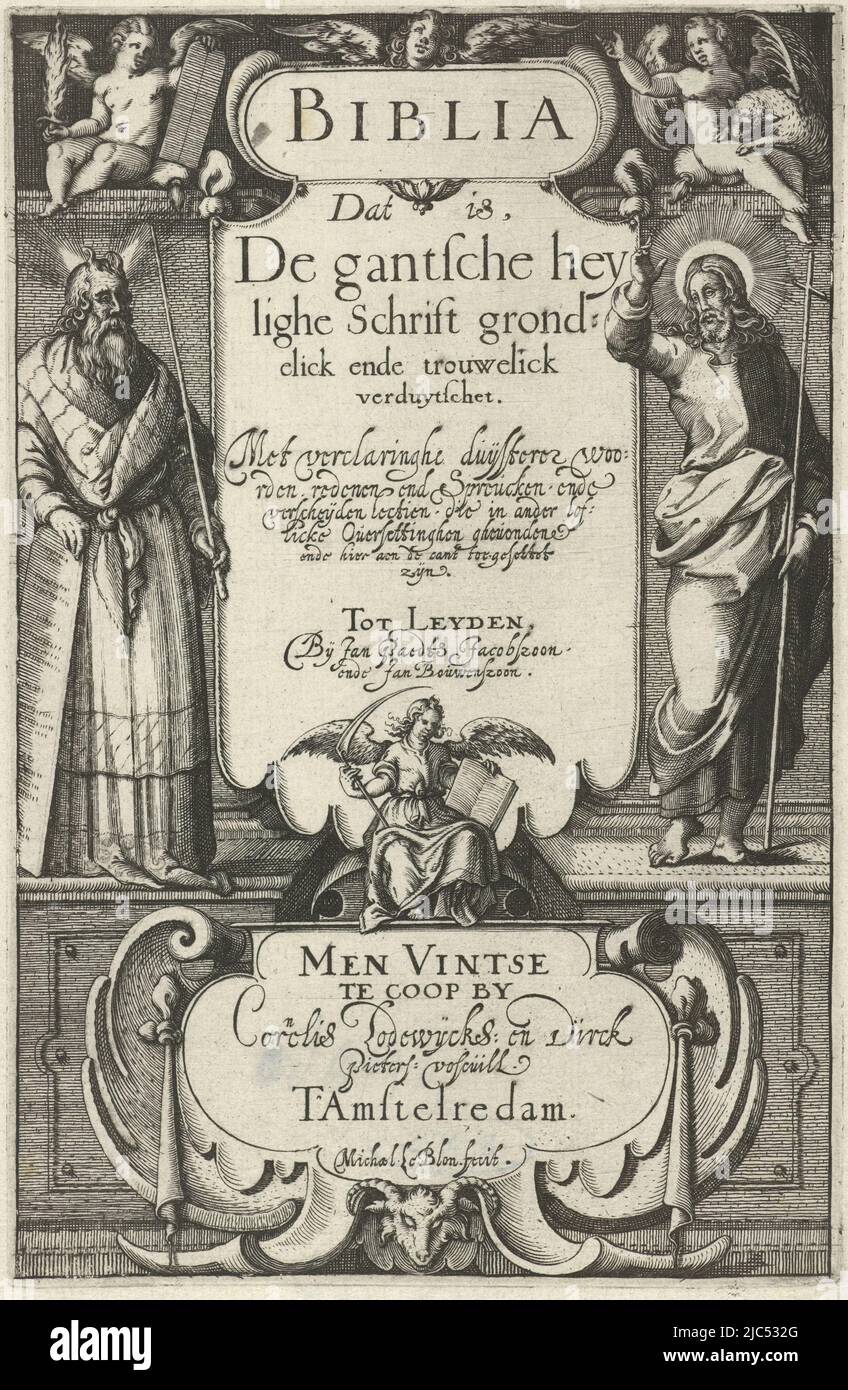 Moïse et Christ flanquent le vélin portant le titre de l'œuvre. Au-dessus de Moïse est un puto tenant les tablettes de la loi et une épée flamboyante, au-dessus de Christ un puto tenant un agneau et une branche de palmier. Au-dessous du vélin se trouve un ange avec scythe et livre ouvert, Moïse et Christ page titre pour: Biblia: dat is de gantsche HeyLighe Schifttuere, 1614, imprimerie: Michiel le Blona, (mentionné sur l'objet), 1614, papier, gravure, gravure, h 144 mm × l 95 mm Banque D'Images