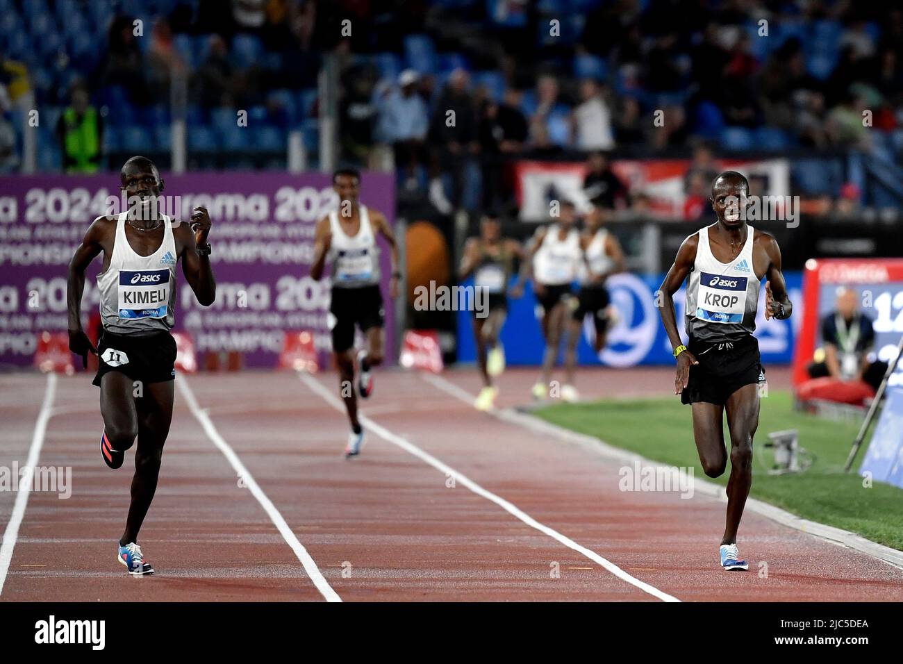 Nicholas Kipkorir Kimeli et Jacob Krop, du Kenya, participent au Gala d'or de la Ligue des diamants de l'IAAF en 5000m au stade Olimpic de Rome (I Banque D'Images