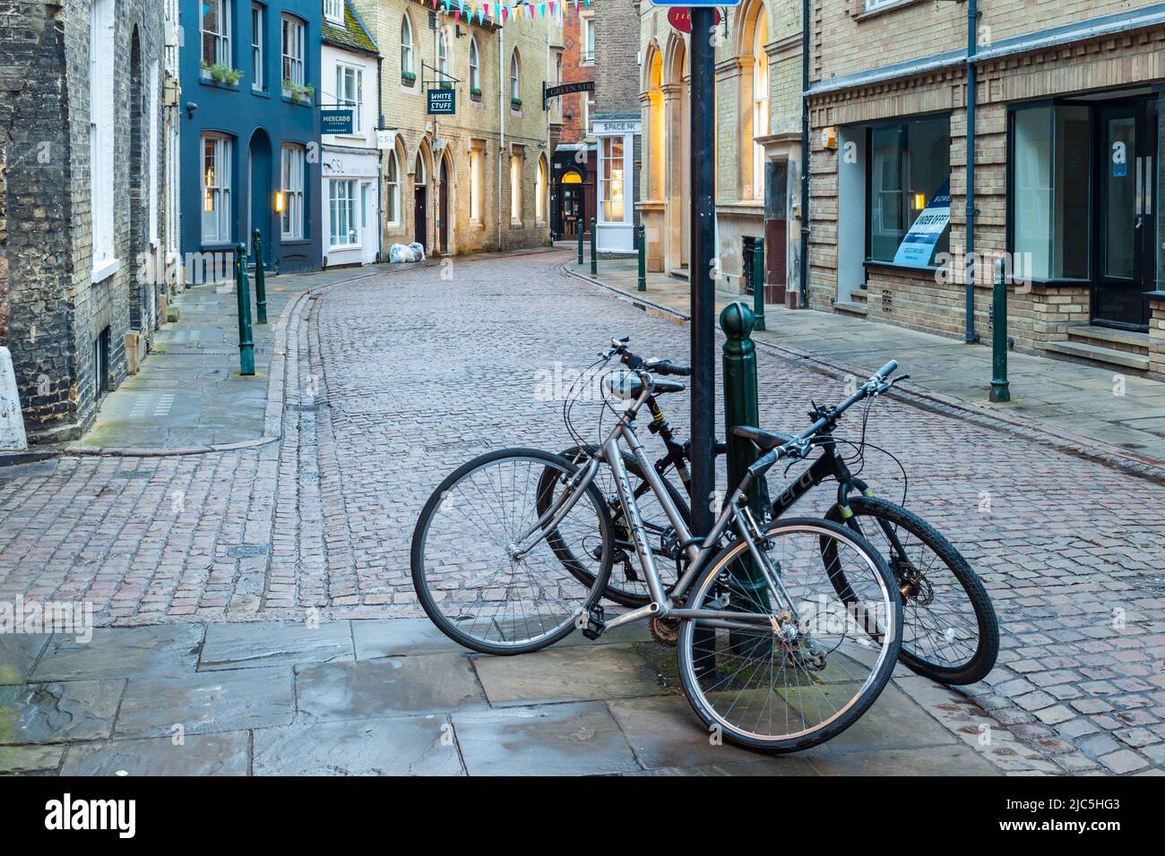 Vélos dans le centre-ville de Cambridge, Angleterre. Banque D'Images