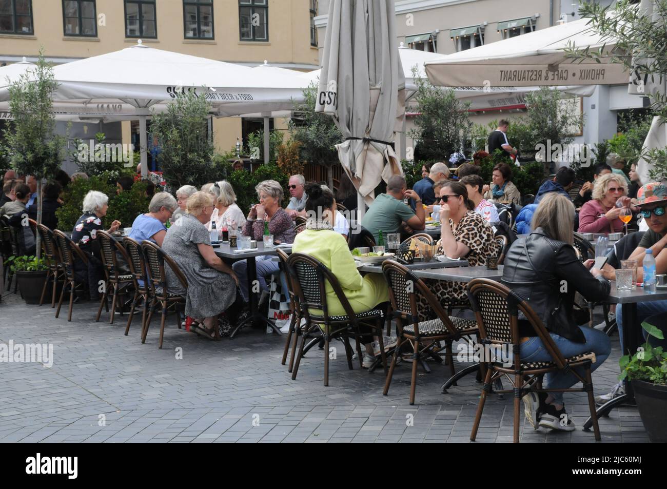 Copenhague/Danemark/10 juin 2022/.cafés et restaurants à proximité dans la capitale danoise. (Photo..Francis Dean/Deanimage. Banque D'Images