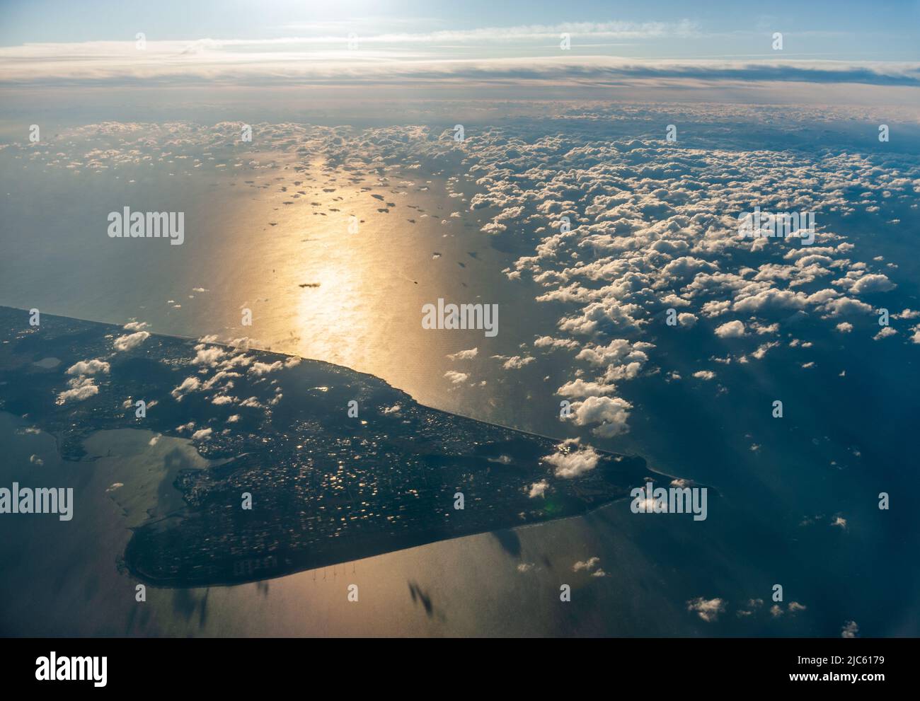 Prise de vue aérienne de la côte est du Japon, à partir d'environ 35000 pieds. Banque D'Images