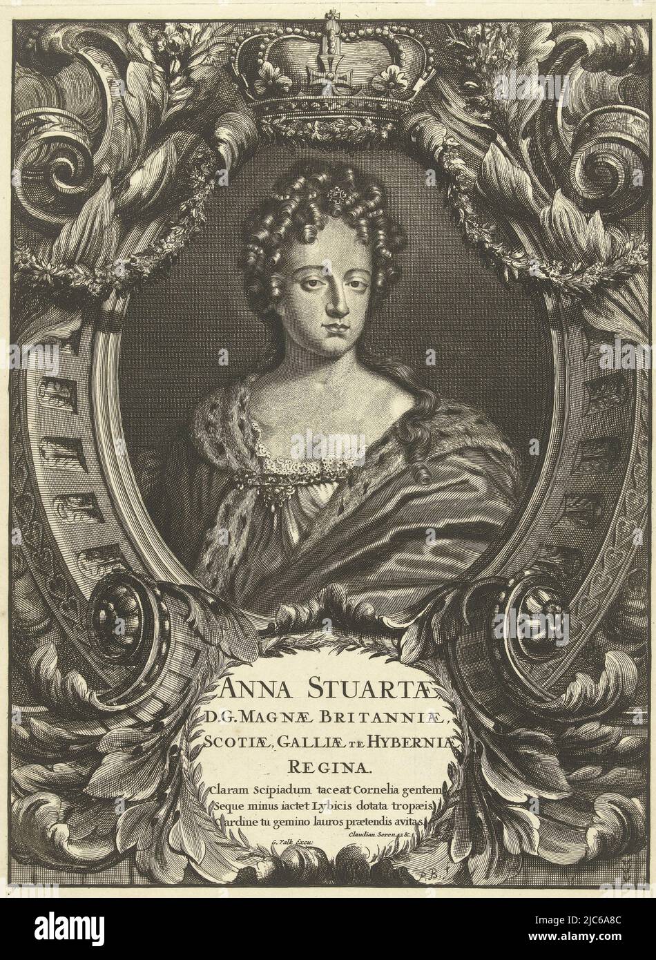Portrait dans un cadre ovale d'Anna, de la reine d'Angleterre, de l'Écosse et de l'Irlande. Buste à droite. Elle porte un manteau d'hermine. Le cadre ovale ornemental a la couronne royale au centre supérieur. Titre du bas au centre et légende latine en cartouche., Portrait d'Anna, Reine d'Angleterre, imprimerie: Philibert Bouttats, (mentionné sur l'objet), éditeur: Gerard Valck, (mentionné sur l'objet), 1702 - 1731, papier, gravure, gravure, h 368 mm × l 282 mm Banque D'Images