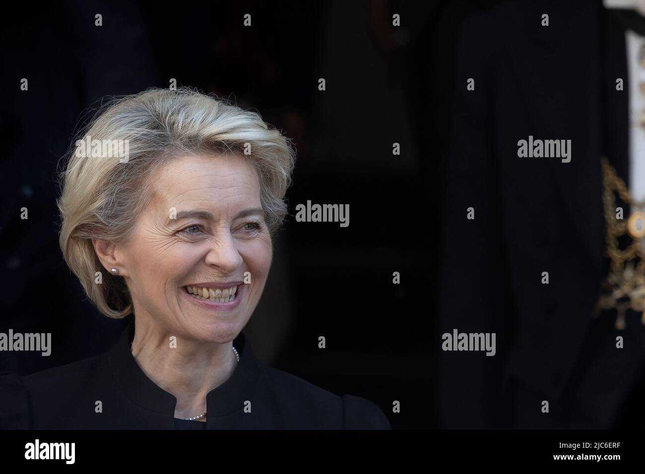 Vatican, Vatican. 10 juin 2022. Le président de la Commission européenne Ursula von der Leyen part après un public privé avec le pape François. Crédit: Maria Grazia Picciarella/Alay Live News Banque D'Images