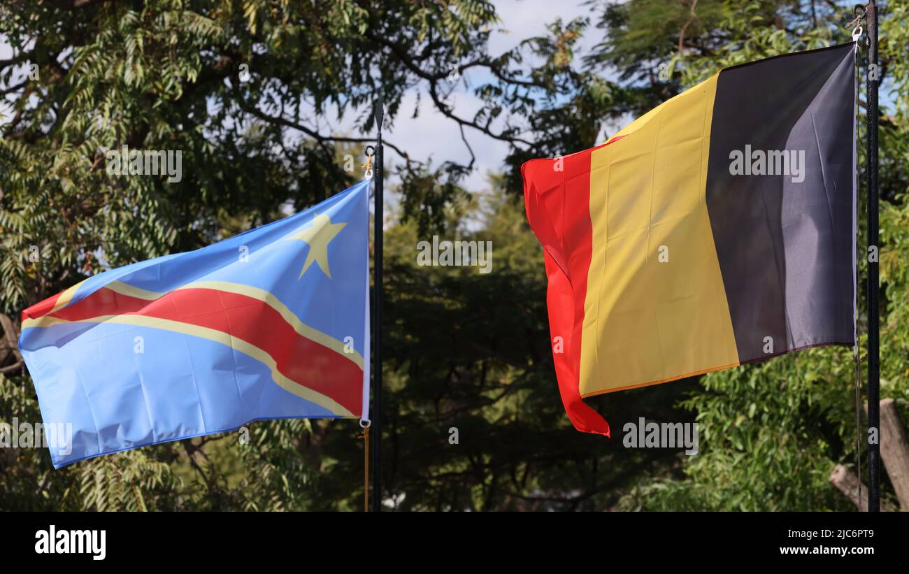 RD Congo. 10th juin 2022. L'illustration montre le drapeau national de la République démocratique du Congo et de la Belgique lors d'une visite à l'Université de Lubumbashi, lors d'une visite officielle du couple royal belge en République démocratique du Congo, vendredi 10 juin 2022. Le roi et la reine de Belgique visiteront Kinshasa, Lubumbashi et Bukavu de 7 juin à 13 juin. BELGA PHOTO BENOIT DOPPAGNE crédit: Belga News Agency/Alay Live News Banque D'Images