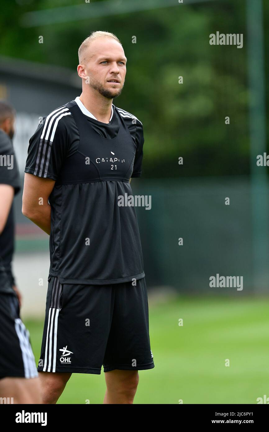 Raphael Holzhauser d'OHL photographié lors de la première session d'entraînement de la saison 2022-2023, de l'équipe belge de football de première division OH Leuven, vendredi 10 juin 2022 à Oud-Heverlee, Louvain. BELGA PHOTO JOHAN EYCKENS Banque D'Images