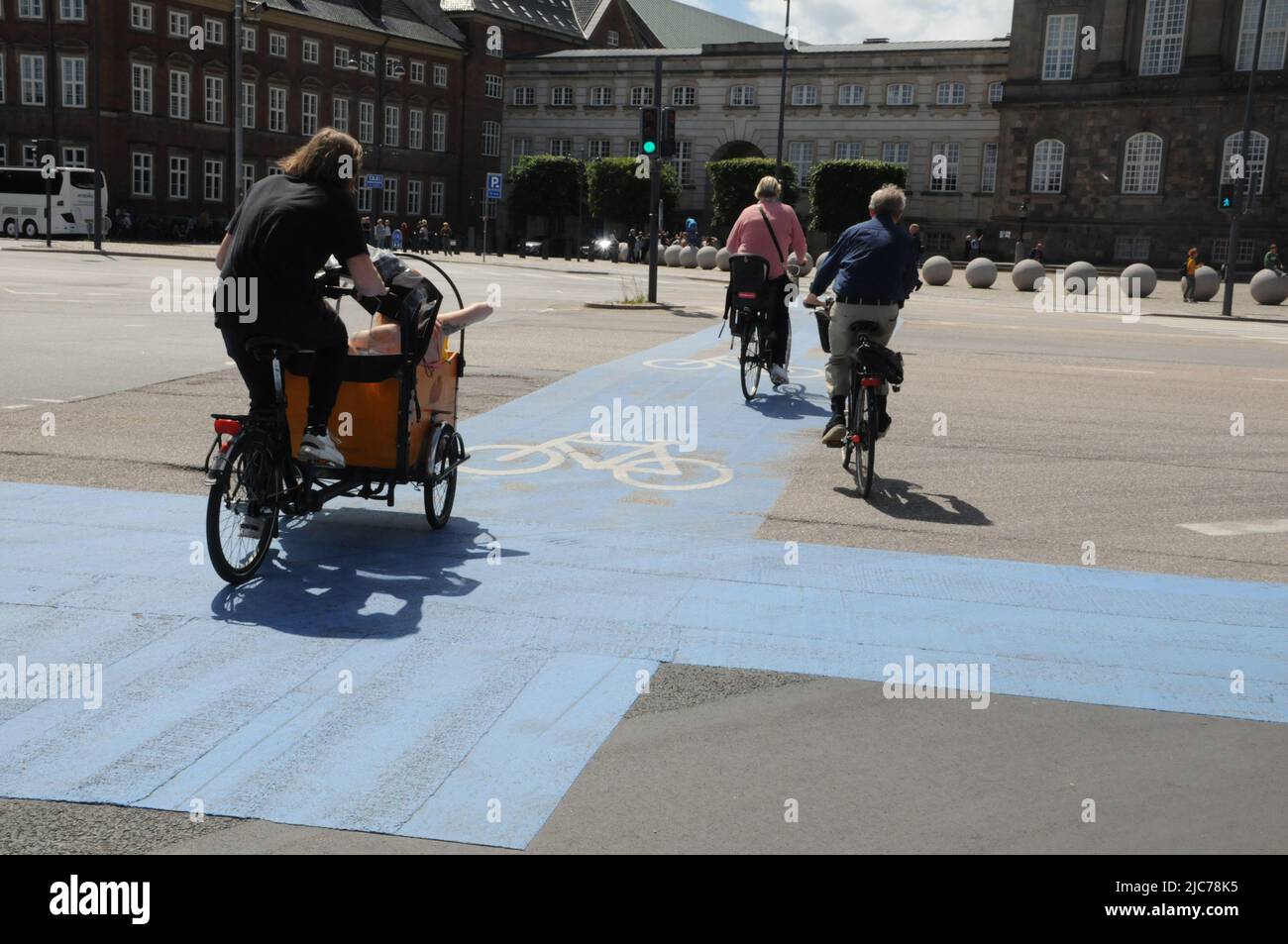 Copenhague/Danemark/10June 2022/ hommes et femmes pédalent sur bikelanei dans la capitale danoise Copenhague Danemark..(photo..Francis Dean/Deanimages) Banque D'Images