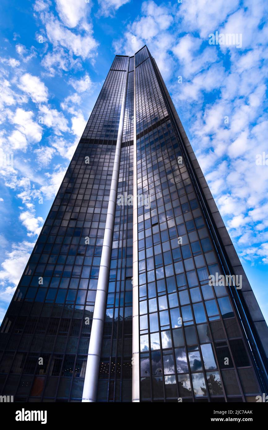 Tour Montparnasse, 210m bureaux gratte-ciel dans le quartier Montparnasse 15th de Paris, France. Paris Banque D'Images