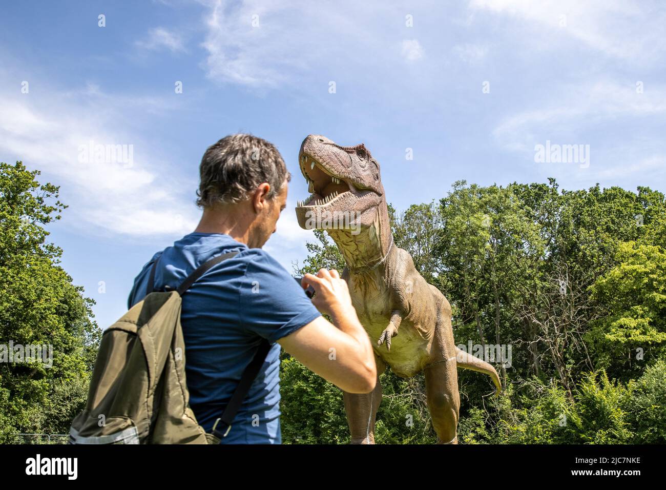 Jurassic Encounter fait ses débuts au Royaume-Uni au Grovelands Park à Southgate, Londres. Jurassic Encounter est un événement familial, une installation interactive de 50 dinosaures animatroniques grandeur nature des périodes Jurassique, Trias et Crétacé. Chaque dinosaure présente des mouvements robotiques, des bras se déplaçant vers le haut et vers le bas, des queues se balançant d'un côté à l'autre, des têtes se déplaçant vers le haut et vers le bas, des yeux qui clignotent, des mâchoires qui s'ouvrent en grand avec des effets sonores réalistes. Avec: Atmosphère où: Londres, Royaume-Uni quand: 23 Jul 2021 crédit: Phil Lewis/WENN Banque D'Images