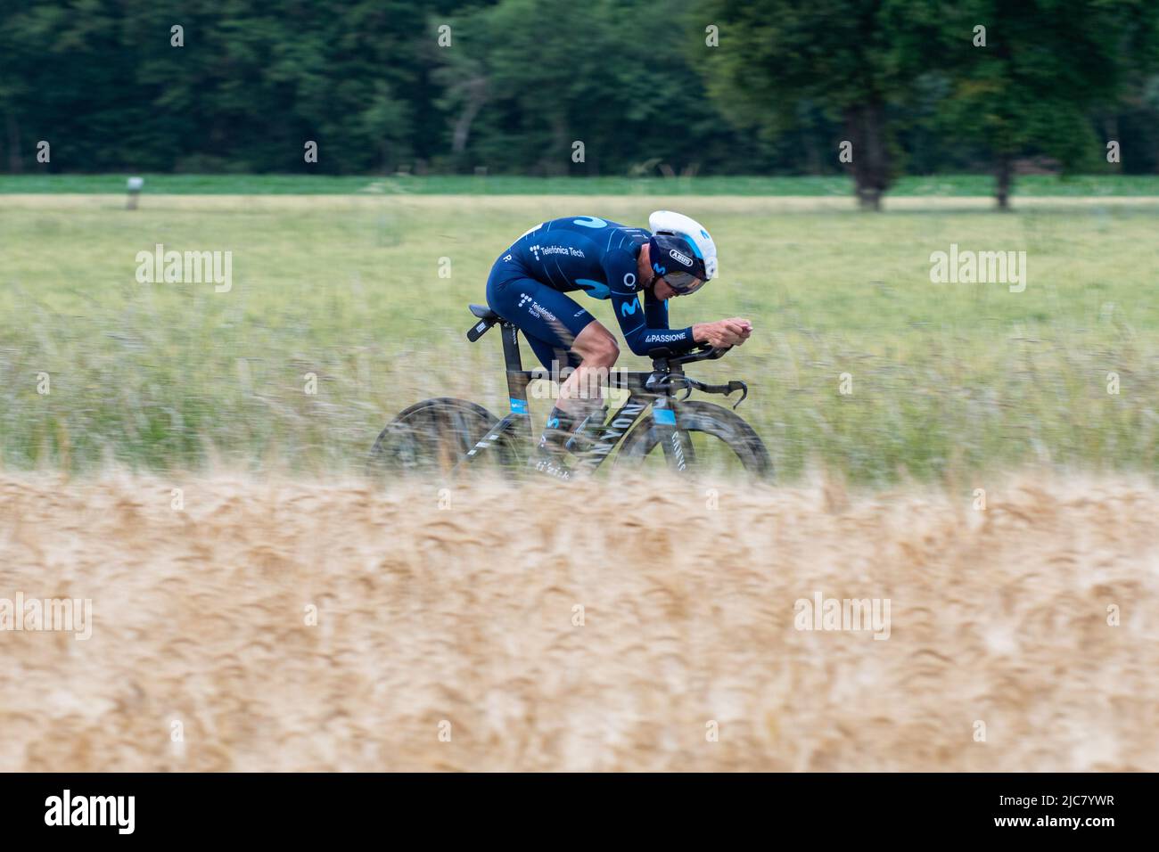 Montbrison, France. 08th juin 2022. Gregor Mühlberger (équipe Movistar) vu en action lors de la phase 4th du Criterium du Dauphine 2022. La quatrième étape du Criterium du Dauphine Libere est un essai individuel à une distance de 31,9 km entre Montbrison et la Bâtie d'Urfé dans le département de la Loire. Le vainqueur de la scène est Filippo Ganna (équipe d'Ineos Grenadiers) en 35mn 32s. Il est en avance sur Wout Van Aert (Jumbo Visma Team), 2nd à 2s ans, et Eythan Hayter (Ineos Grenadiers Team) à 17s ans. (Photo de Laurent Coust/SOPA Images/Sipa USA) crédit: SIPA USA/Alay Live News Banque D'Images