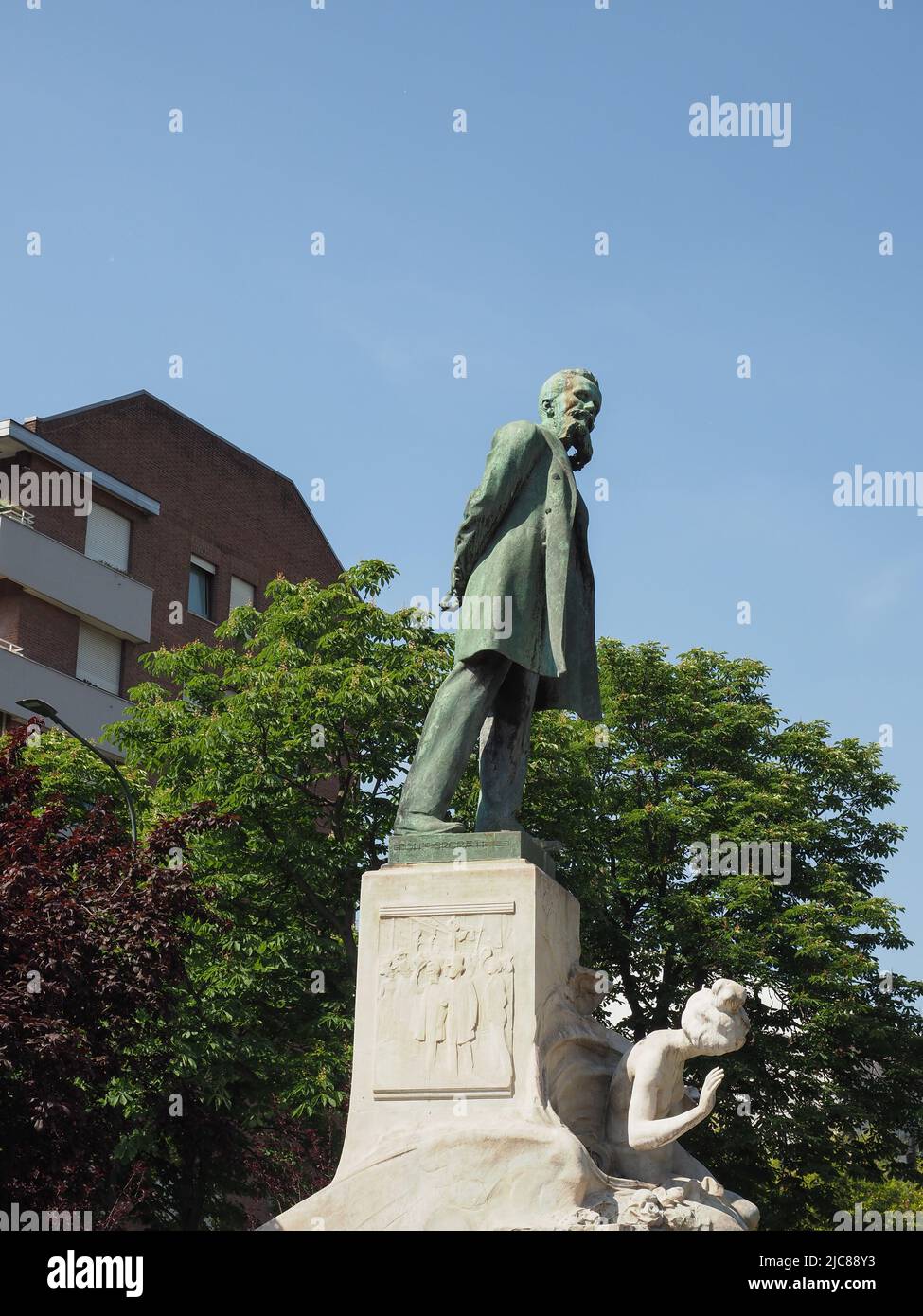 Monument au scientifique italien Galileo Ferraris vers 1903 par le sculpteur Luigi Contratti à Turin, Italie Banque D'Images