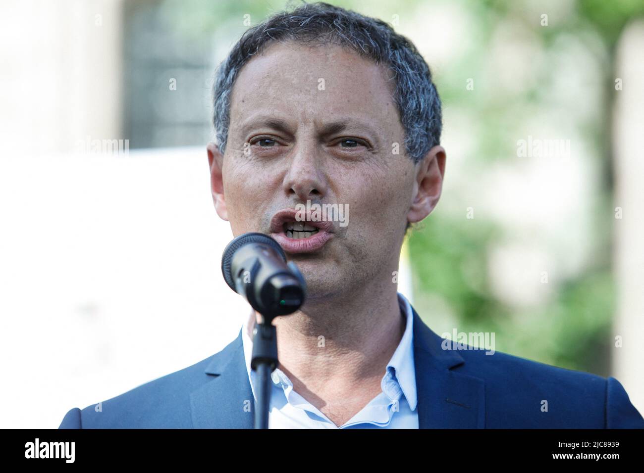 Paris, France. 10th juin 2022. Discours de Marc Olivier Fogiel, directeur général de la chaîne de télévision BFM. Hommage place de la république au journaliste Frédéric Leclerc-Imhoff, tué en ukraine, 10 juin 2022 à Paris, France. Photo de Christophe Michel / ABACAPRESS.COM Credit: Abaca Press/Alay Live News Banque D'Images