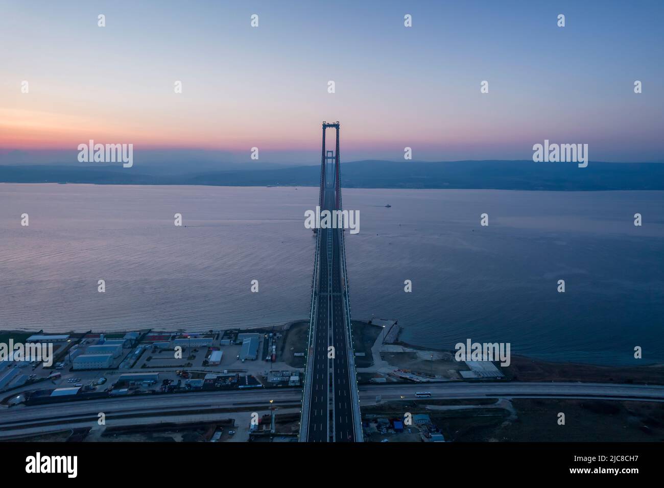 1915 Pont Canakkale vue aérienne à Canakkale, Turquie. Le pont suspendu le plus long du monde a ouvert ses portes en Turquie. Turc : 1915 Canakkale Koprusu. Pont CO Banque D'Images