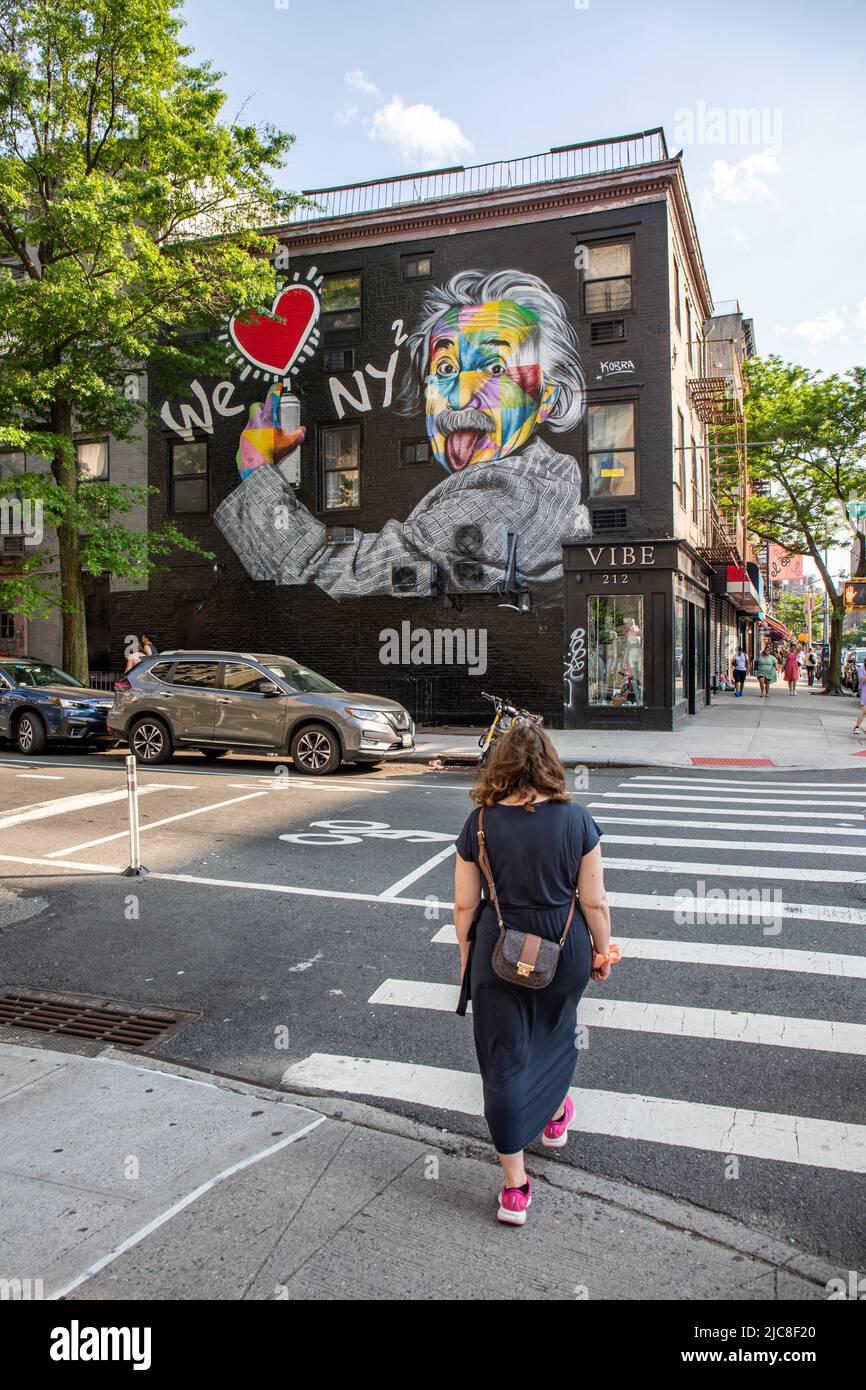 Nous aimons NY2. Une fresque d'Albert Einstein par Eduardo Kobra dans le quartier de Chelsea à New York City, États-Unis d'Amérique. Banque D'Images