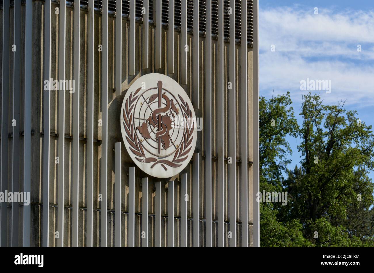 Genève Suisse - 30 mai 2022 : signe et logo de l'Organisation mondiale de la santé (OMS/OMS) sur le siège social Banque D'Images