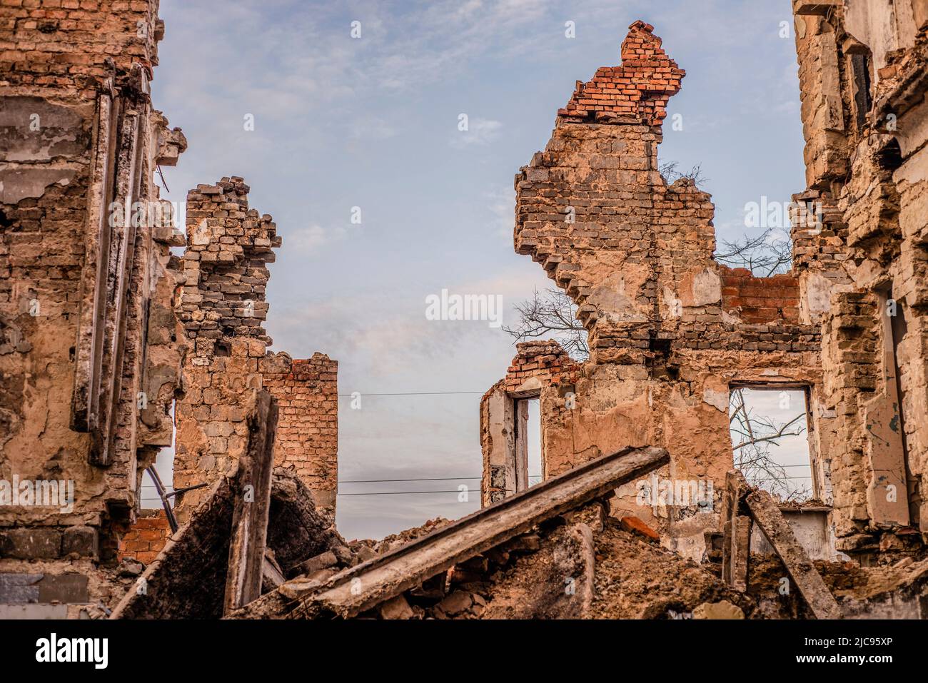 Les ruines de l'hôpital qui ont été endommagées lors d'un bombardement d'artillerie par des troupes pro-russes à Sloviansk en 2014, Sloviansk, Ukraine Banque D'Images