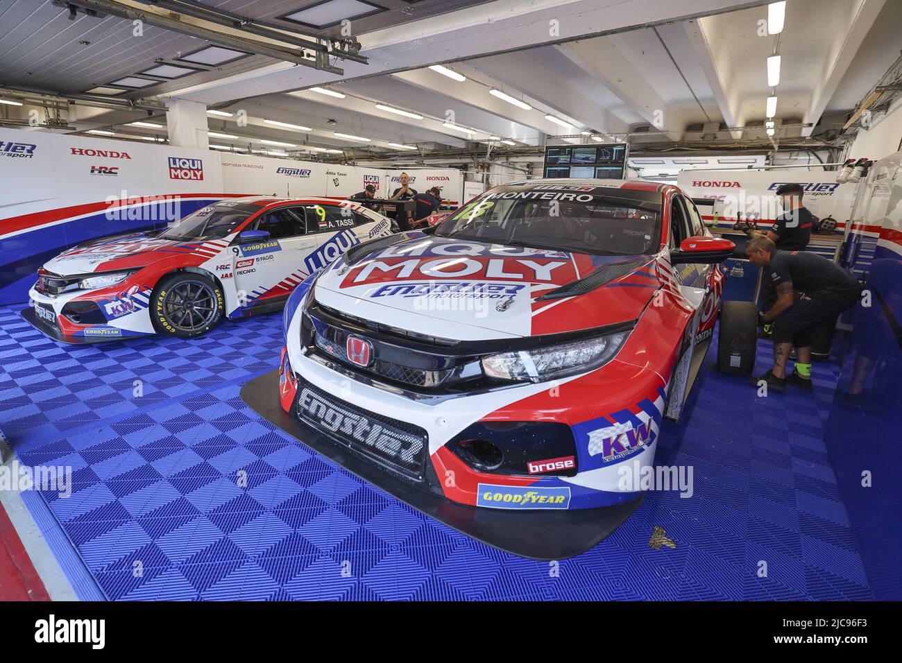 Budapest, Hongrie. 11th juin 2022. MONTEIRO Tiago (PRT), LIQUI MOLY Team Engstler, Honda Civic Type R TCR, lors de la WTCR - course de Hongrie 2022, 3rd ronde de la FIA World Touring car Cup 2022, sur la Hungaroring de 10 juin à 12 à Budapest, Hongrie - photo: Gregory Lenormand/DPPI/LiveMedia crédit: Agence photo indépendante/Alamy Live News Banque D'Images