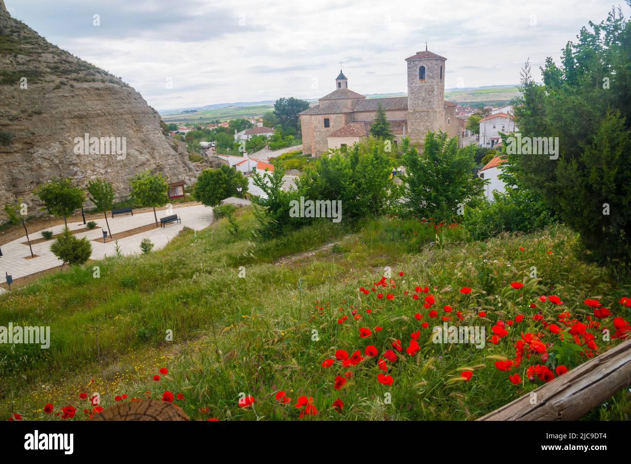 Église et village. Fuentidueña de Tajo, province de Madrid, Espagne. Banque D'Images