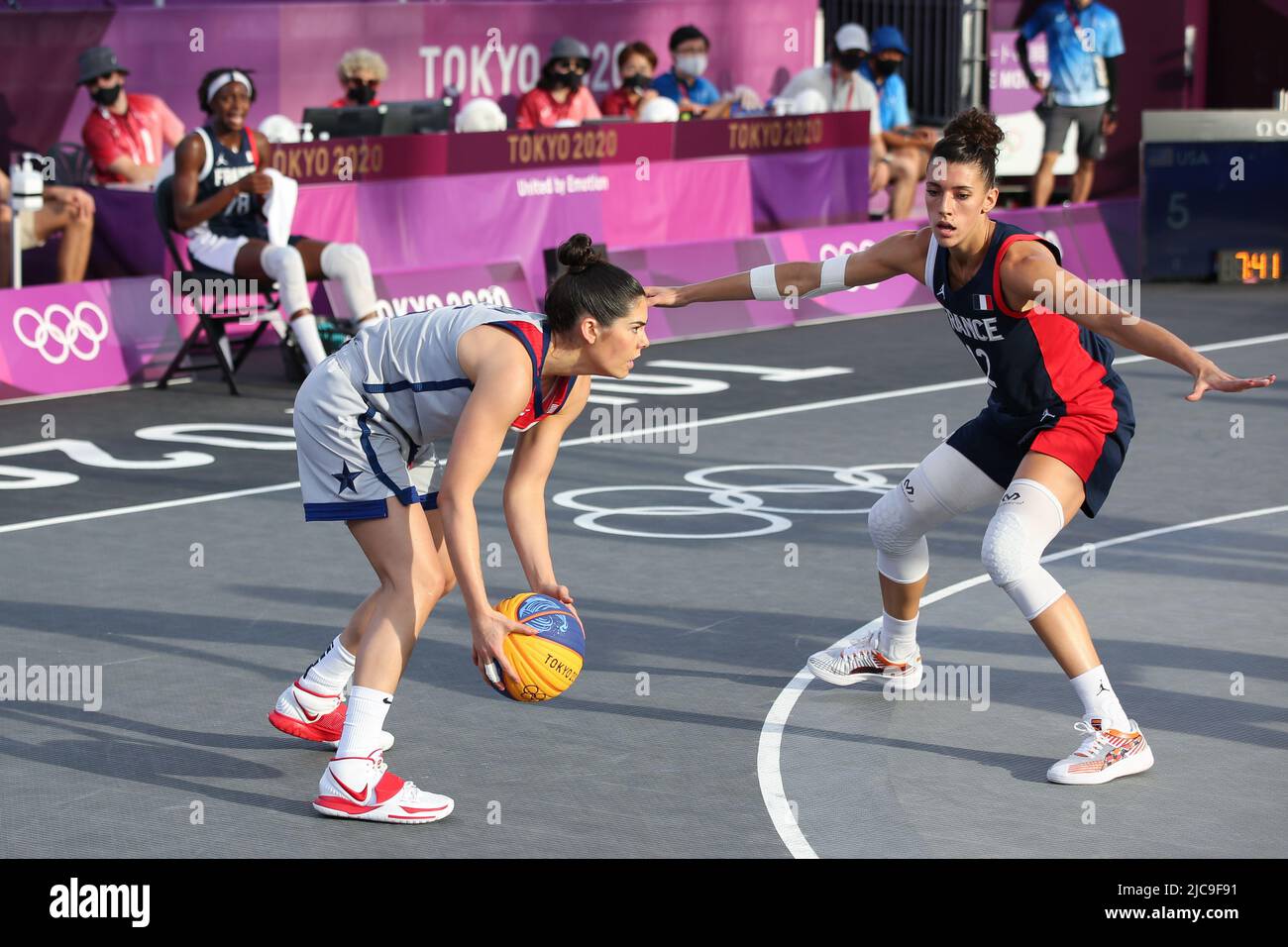 28th JUILLET 2021 - TOKYO, JAPON: Kelsey Plum des États-Unis (5) en action pendant la sémifinale 3x3 Basketball entre la France et l'unité Banque D'Images