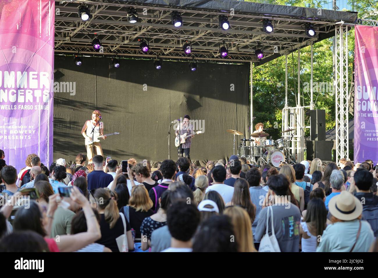 Hudson yards, New York, EtatsUnis, 08 juin 2022 Lovelytheband Plaid