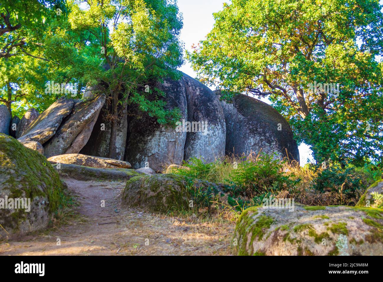 Beglik Tash-sanctuaire rupestre préhistorique situé sur la côte sud de la mer Noire en Bulgarie, il a été réutilisé par les tribus thraces à l'âge de fer. Banque D'Images