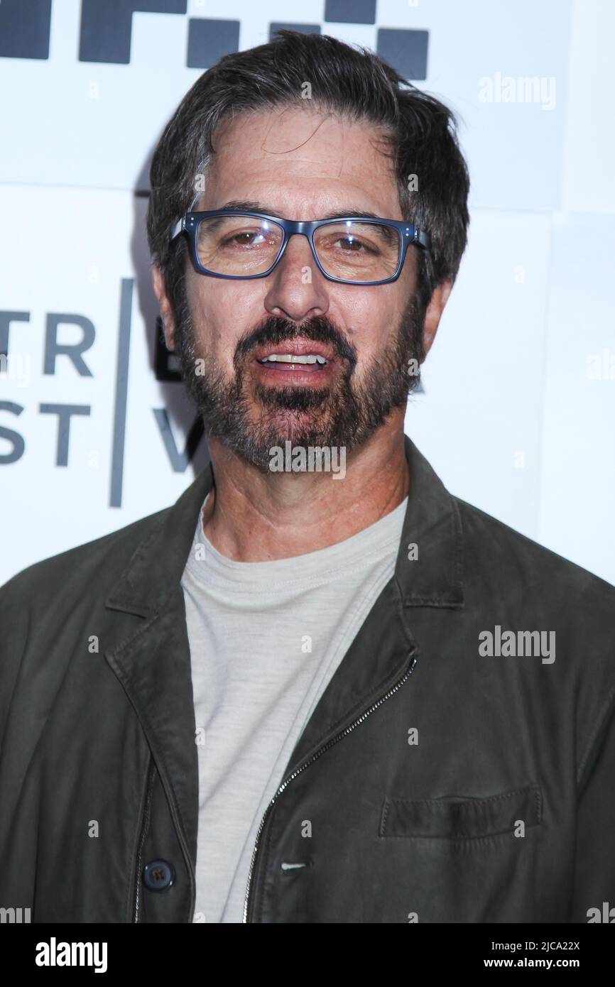 NEW YORK, NY, Etats-Unis - 10 JUIN 2022 : Ray Romano au Festival du film Tribeca de 'Somethy in Queens' 2022 Banque D'Images