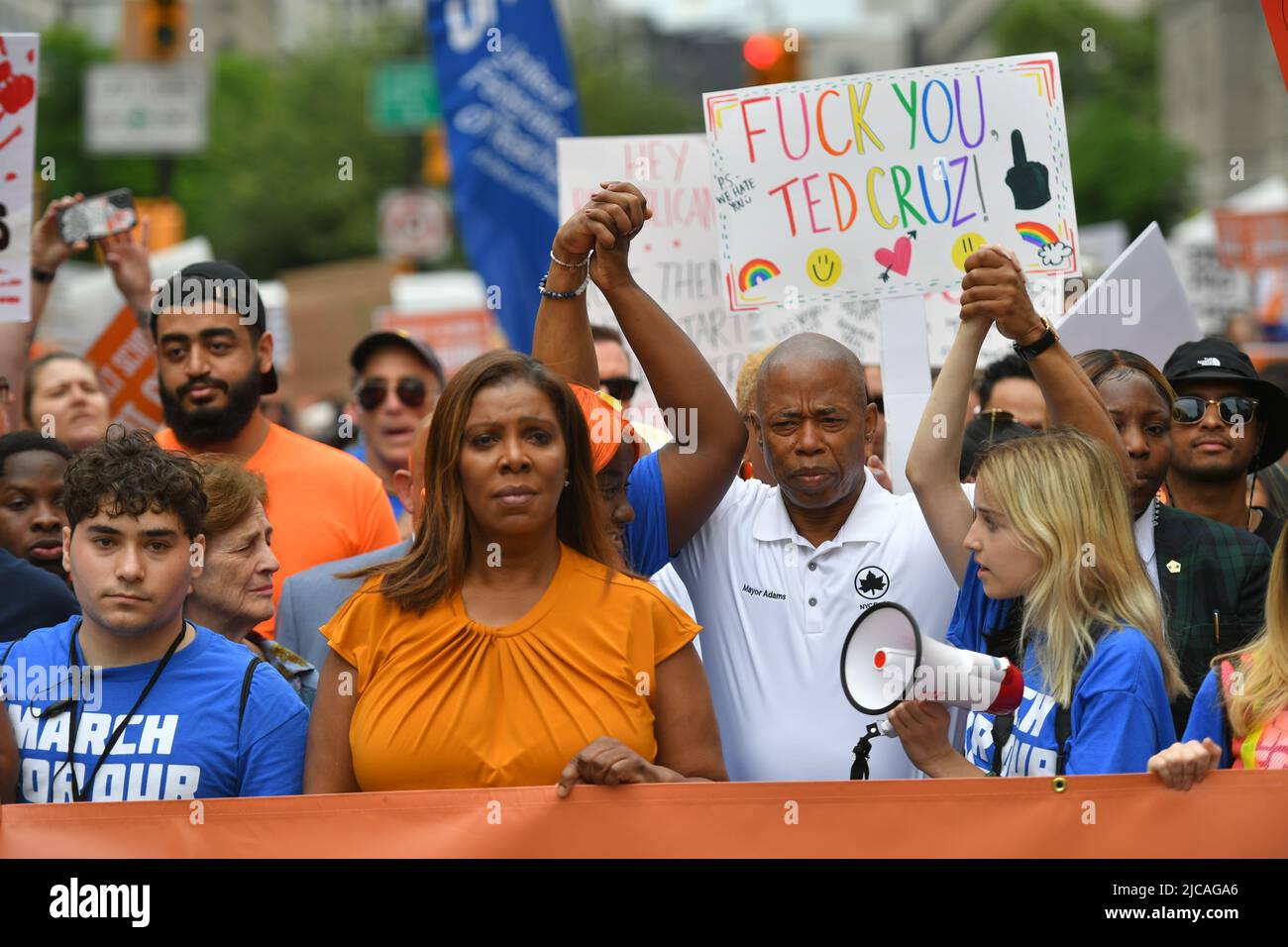 Letitia James et le maire Eric Adams se joignent aux manifestants lors de la manifestation « la moustache pour nos vies » sur 11 juin 2022 à New York. Banque D'Images