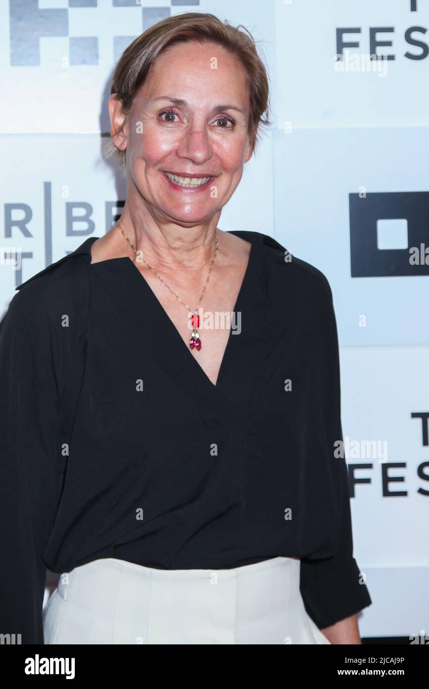 NEW YORK, NY, USA - 10 JUIN 2022 : l'actrice Laurie Metcalf participe à la projection du Festival du film de Tribeca de 'Somethy in Queens' 2022 Banque D'Images