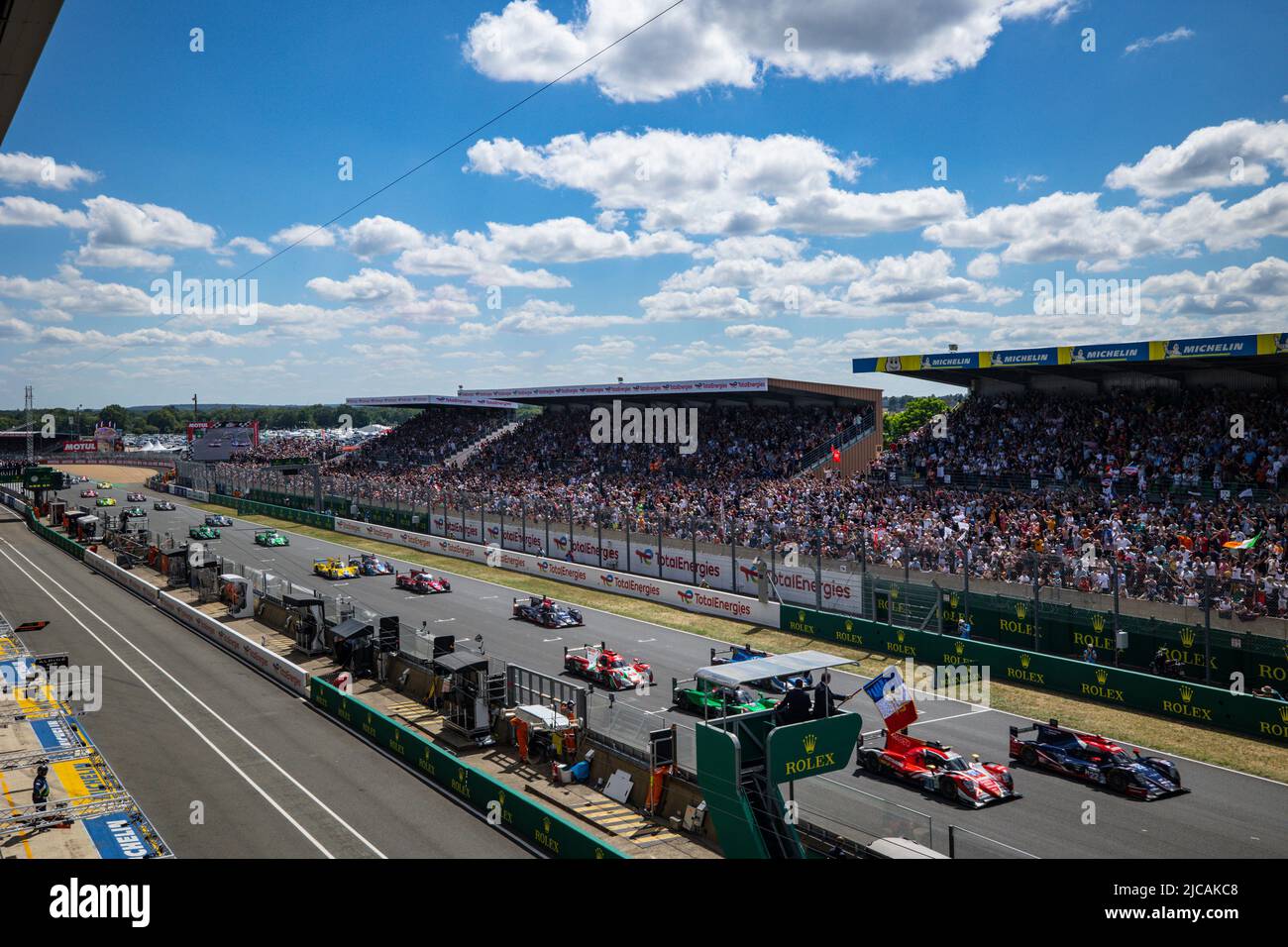 22 HANSON Philip (gbr), ALBUQUERQUE Filipe (prt), OWEN William (usa), United Autoports USA, Oreca 07 - Gibson, action, START et 31 GELAEL Sean (idn), FRIJNS Robin (nld), RAST René (ger), WRT, Oreca 07 - Gibson pendant les 2022 24 heures du Mans, 3rd tour du Championnat du monde d'endurance 2022 de la FIA, sur le circuit de la Sarthe, de 11 juin au 12, 2022 au Mans, France - photo Germain Hazard / DPPI Banque D'Images