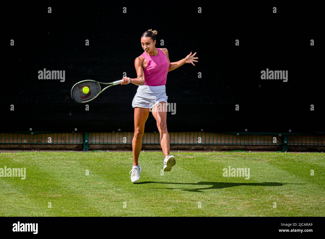 Birmingham, ROYAUME-UNI. 11 juin 2022. Eden Silva (GBR) battit (8) Katazyna Kawa (POL) pendant le spectacle Rothesay Classic Birmingham 2022 au Club du Prieuré d'Edgbaston samedi, 11 juin 2022 à Birmingham, ANGLETERRE. Credit: Taka G Wu/Alay Live News Banque D'Images