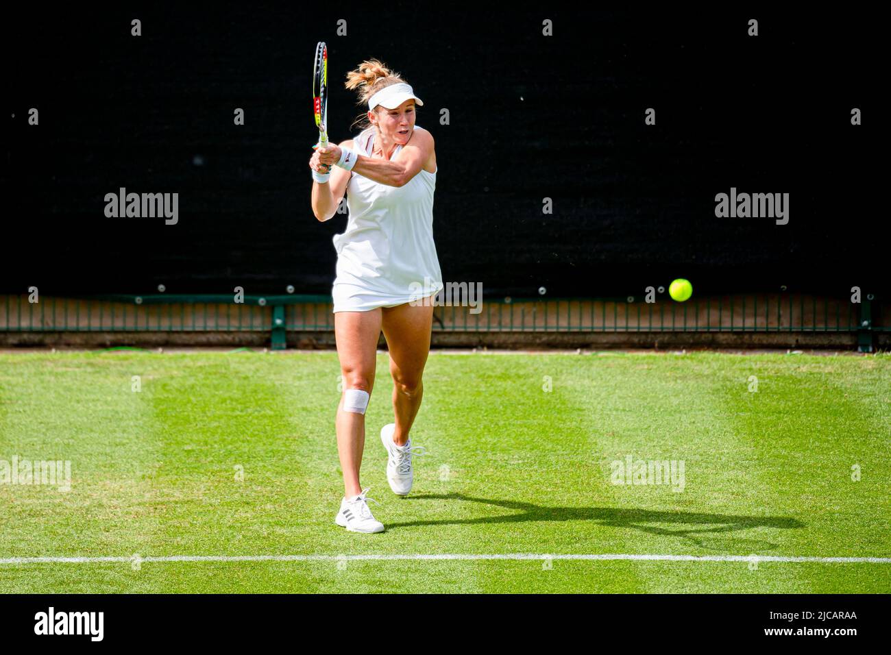Birmingham, ROYAUME-UNI. 11 juin 2022. Eden Silva (GBR) battit (8) Katazyna Kawa (POL) pendant le spectacle Rothesay Classic Birmingham 2022 au Club du Prieuré d'Edgbaston samedi, 11 juin 2022 à Birmingham, ANGLETERRE. Credit: Taka G Wu/Alay Live News Banque D'Images