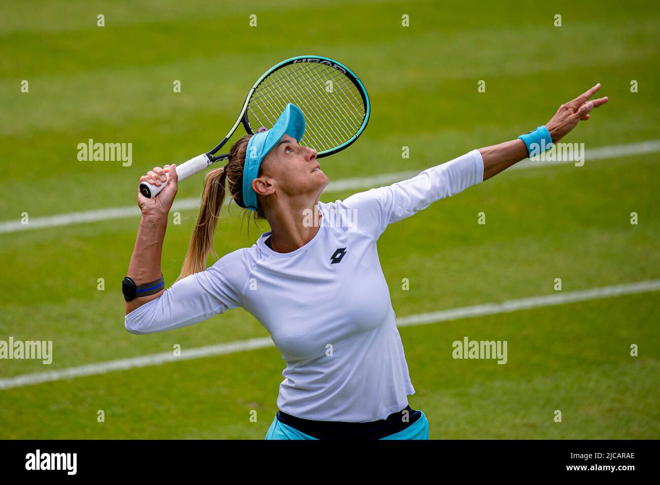 Birmingham, ROYAUME-UNI. 11 juin 2022. Emily Appleton de Grande-Bretagne joue un front contre Lesia Tsurenko d'Ukraine pendant le match qualifiant le premier jour lors du classique Rothesay Birmingham 2022 au Club du Prieuré d'Edgbaston le samedi, 11 juin 2022 à Birmingham, ANGLETERRE. Credit: Taka G Wu/Alay Live News Banque D'Images