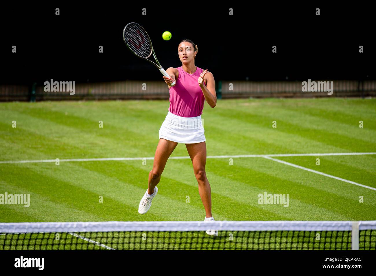 Birmingham, ROYAUME-UNI. 11 juin 2022. Eden Silva (GBR) battit (8) Katazyna Kawa (POL) pendant le spectacle Rothesay Classic Birmingham 2022 au Club du Prieuré d'Edgbaston samedi, 11 juin 2022 à Birmingham, ANGLETERRE. Credit: Taka G Wu/Alay Live News Banque D'Images