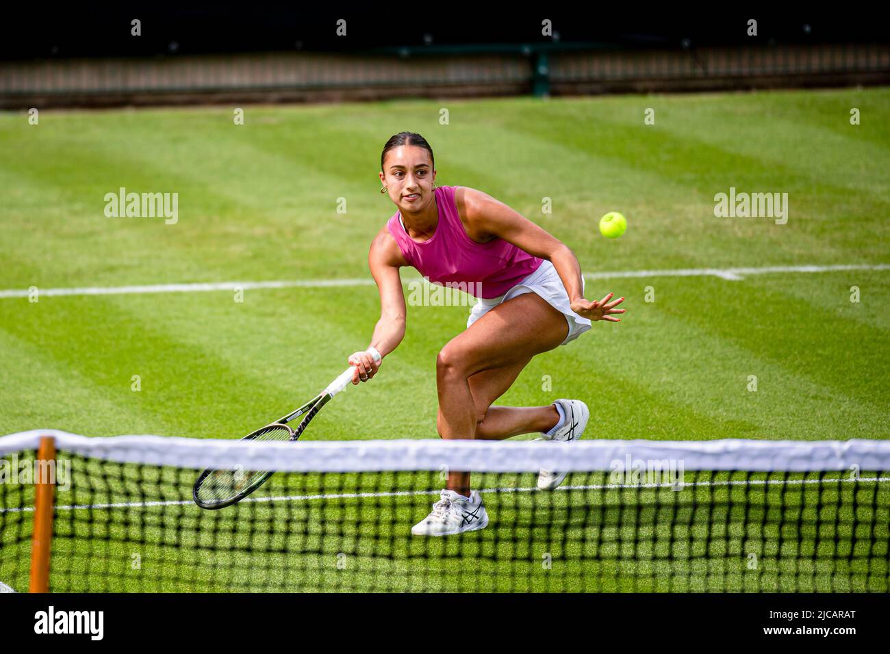 Birmingham, ROYAUME-UNI. 11 juin 2022. Eden Silva (GBR) battit (8) Katazyna Kawa (POL) pendant le spectacle Rothesay Classic Birmingham 2022 au Club du Prieuré d'Edgbaston samedi, 11 juin 2022 à Birmingham, ANGLETERRE. Credit: Taka G Wu/Alay Live News Banque D'Images
