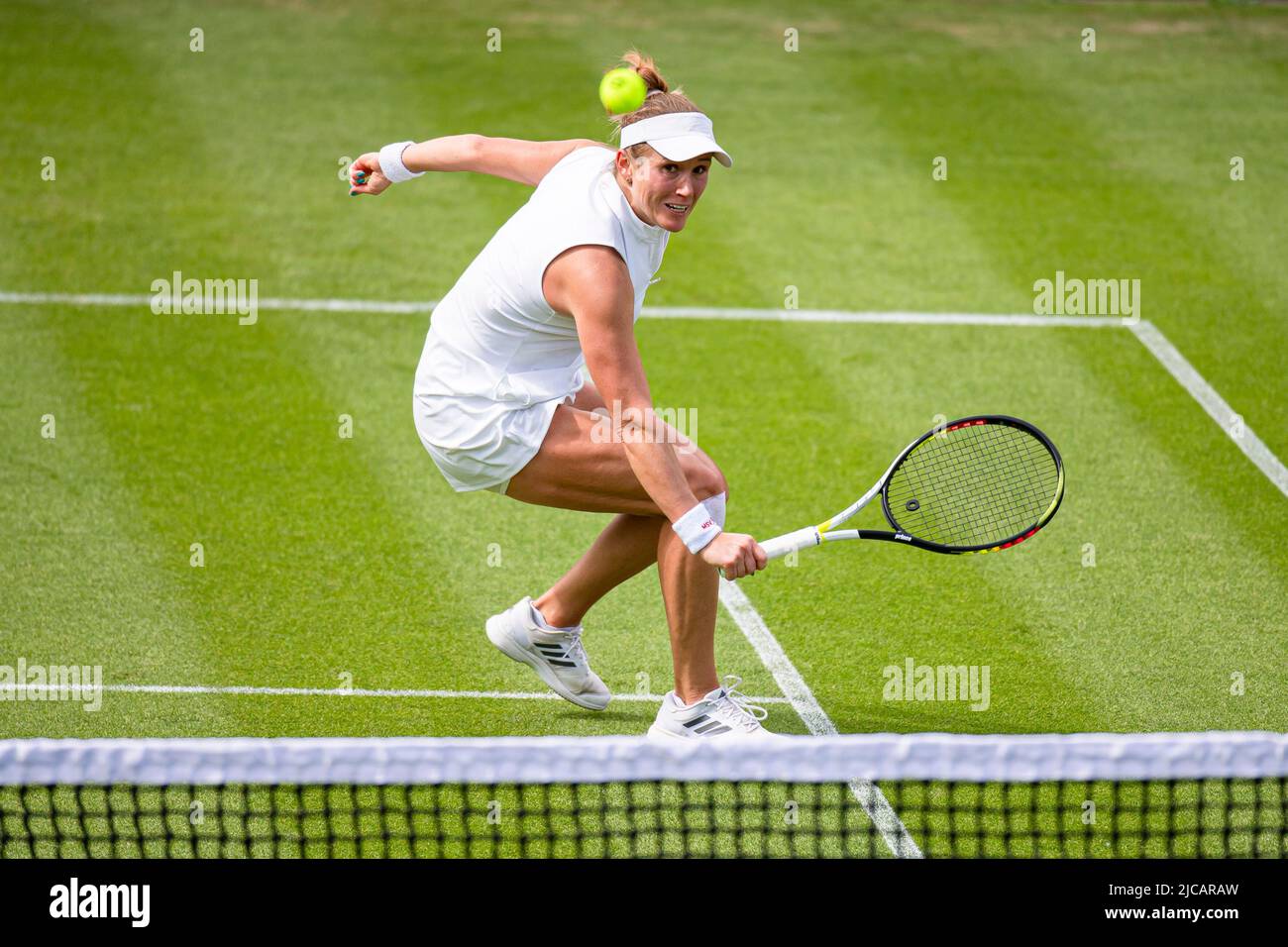 Birmingham, ROYAUME-UNI. 11 juin 2022. Eden Silva (GBR) battit (8) Katazyna Kawa (POL) pendant le spectacle Rothesay Classic Birmingham 2022 au Club du Prieuré d'Edgbaston samedi, 11 juin 2022 à Birmingham, ANGLETERRE. Credit: Taka G Wu/Alay Live News Banque D'Images