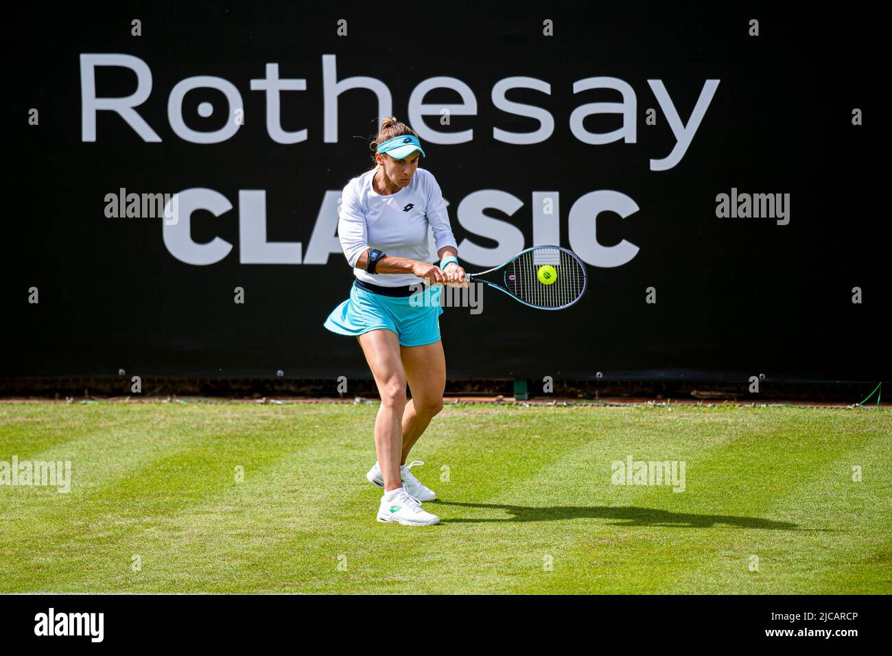 Birmingham, ROYAUME-UNI. 11 juin 2022. Emily Appleton de Grande-Bretagne joue un front contre Lesia Tsurenko d'Ukraine pendant le match qualifiant le premier jour lors du classique Rothesay Birmingham 2022 au Club du Prieuré d'Edgbaston le samedi, 11 juin 2022 à Birmingham, ANGLETERRE. Credit: Taka G Wu/Alay Live News Banque D'Images