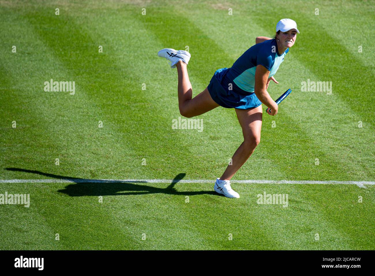 Birmingham, ROYAUME-UNI. 11 juin 2022. Coco Vandewighe des Etats-Unis va Oliva Gadecki de l'Australie Emily Appleton de Grande-Bretagne pendant le match qualifiant le premier jour du Rothesay Classic Birmingham 2022 au Club du Prieuré d'Edgbaston le samedi, 11 juin 2022 à Birmingham, ANGLETERRE. Credit: Taka G Wu/Alay Live News Banque D'Images