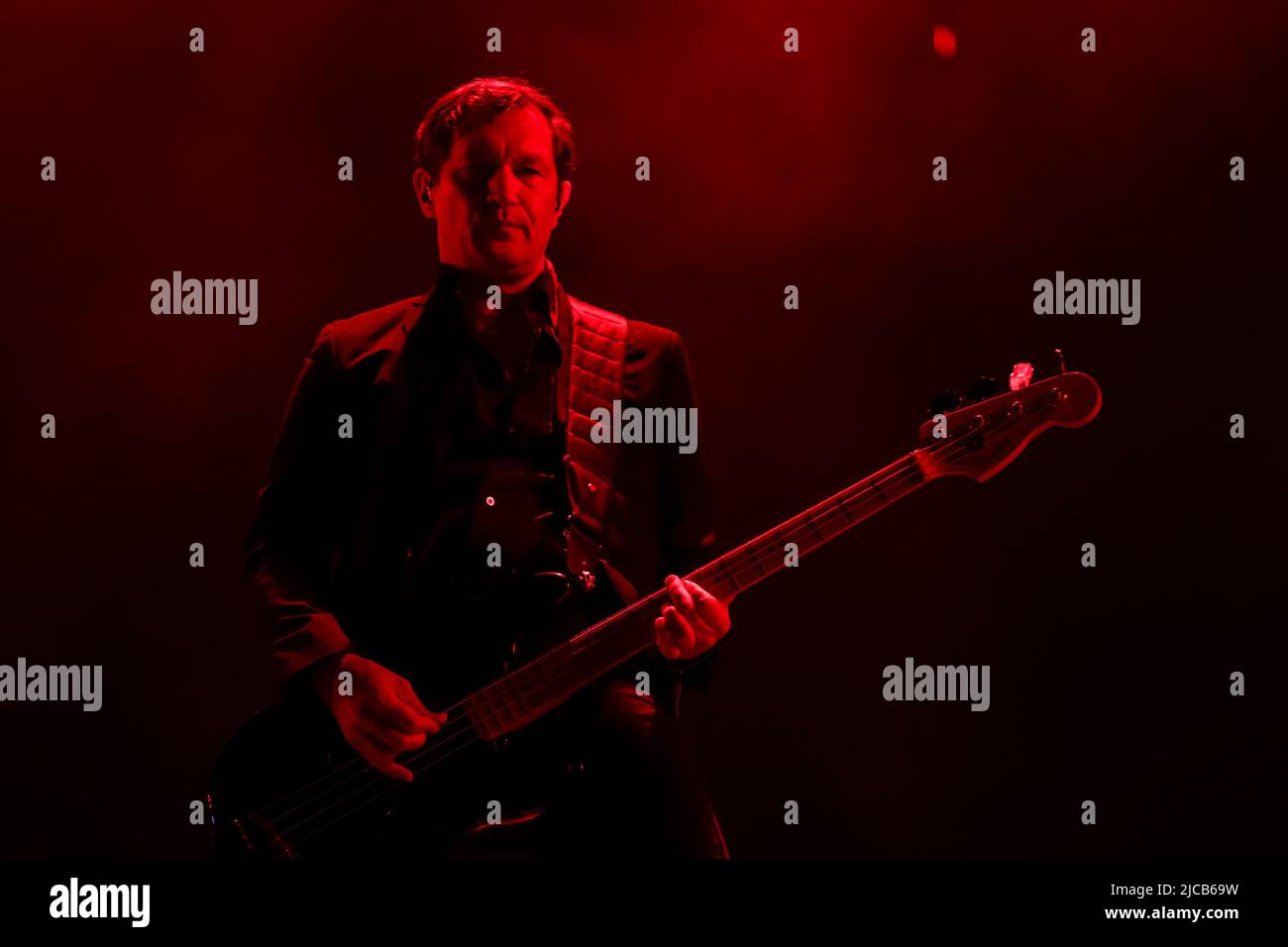 Porto, Portugal. 11th juin 2022. Carlos Dengler, du groupe de rock américain Interpol, se produit à l'étape nos pendant le son nos Primavera 2022 à Porto. Crédit : SOPA Images Limited/Alamy Live News Banque D'Images