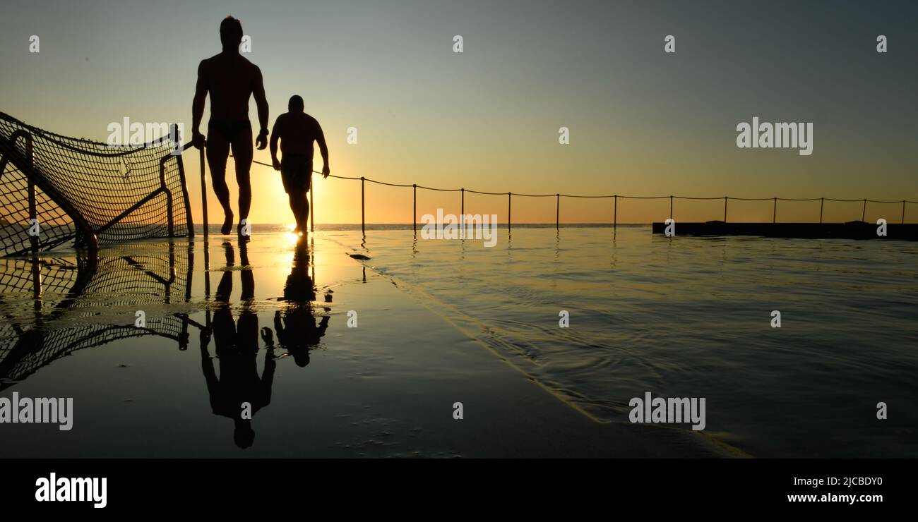 Bains d'eau salée Bronte à Sunrise Banque D'Images