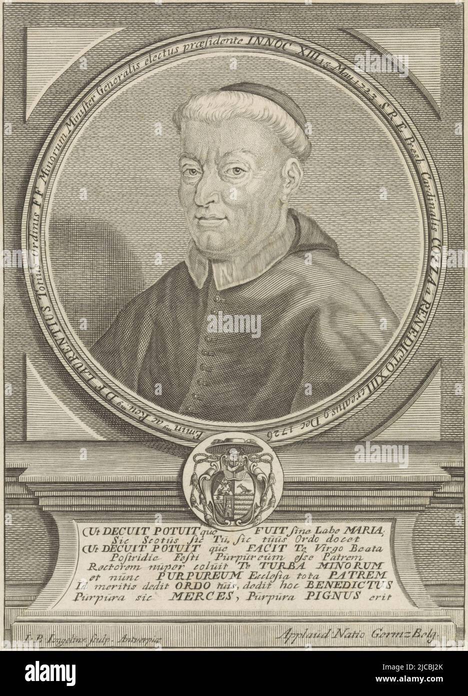 Portrait en buste du Pape Innocent XIII, avec calotte le portrait est encadré dans un cadre circulaire avec les armoiries de la personne représentée et une inscription en bordure en latin dans un cadre une légende de huit lignes en latin, Portrait of Innocent XIII, imprimeur: Jan Baptist Jongelinx, (mentionné sur l'objet), Anvers, 1710 - 1725, papier, gravure, gravure, h 193 mm × l 140 mm Banque D'Images