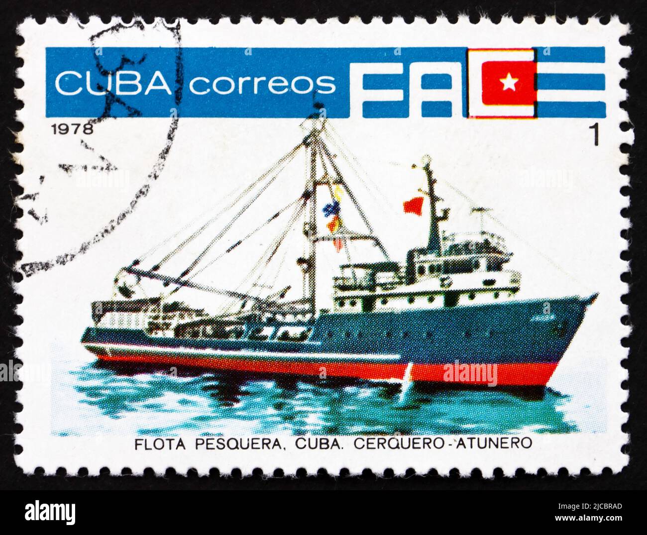CUBA - VERS 1978 : un timbre imprimé à Cuba montre le bateau de pêche, le bateau de pêche, l'industrie du thon, vers 1978 Banque D'Images