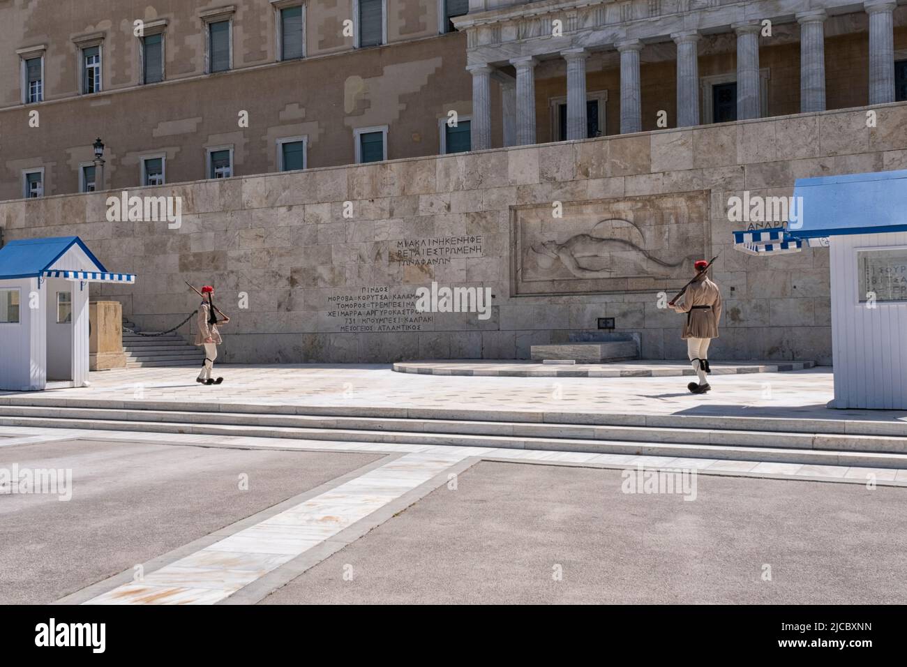 Changement des gardes à la tombe du Soldat inconnu, Athènes, Grèce, Europe Banque D'Images