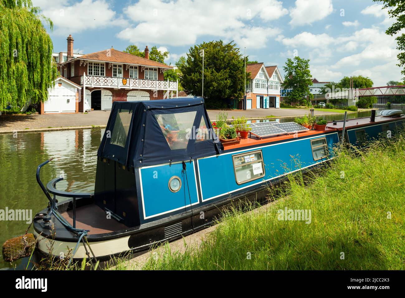 Printemps midi sur le bord de la rivière Cambridge, Cambridgeshire, Angleterre. Banque D'Images