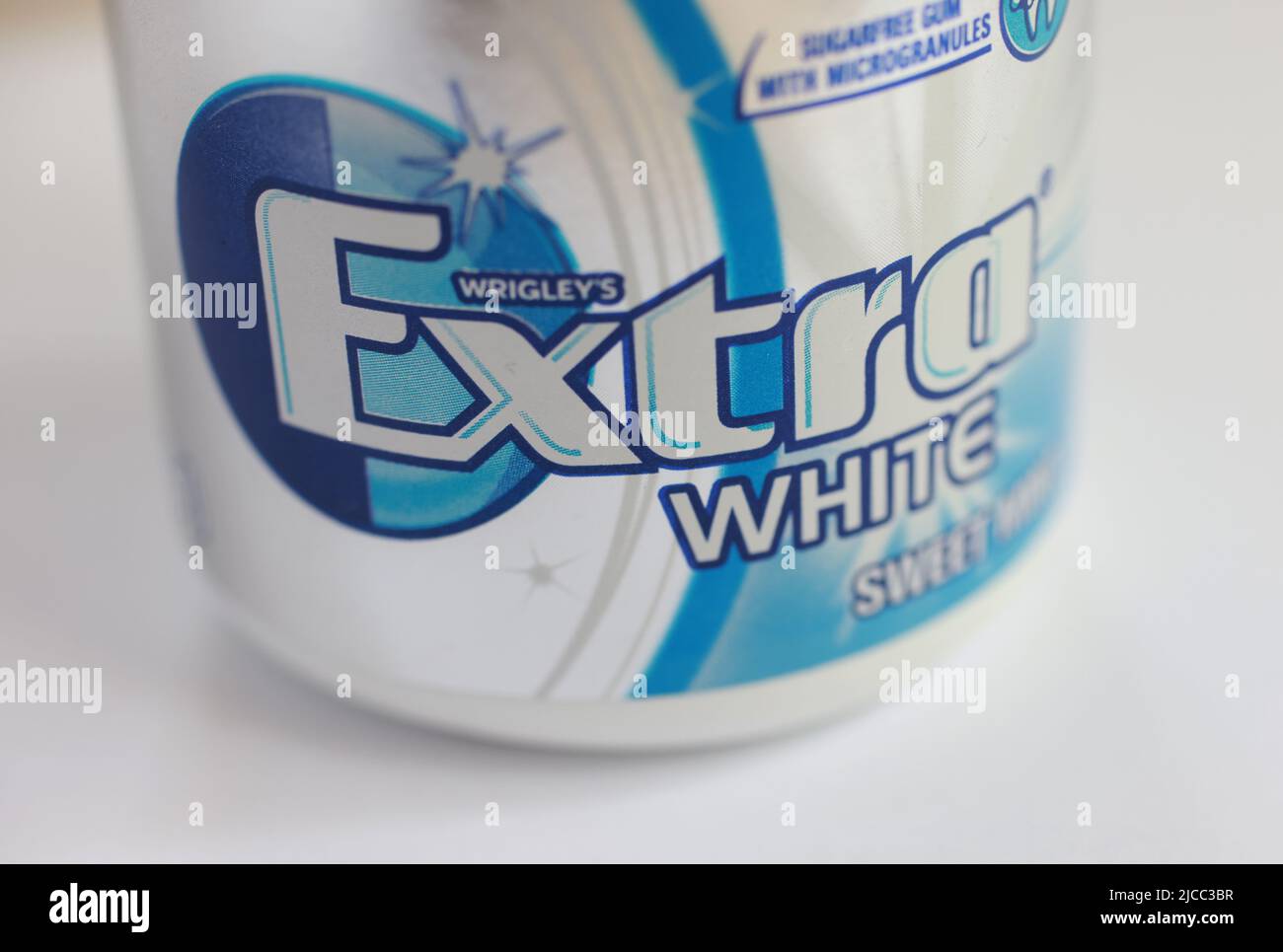 Chewing-gum à la menthe douce extra-blanche de la marque Wrigleys de Mars Sverige AB. Banque D'Images