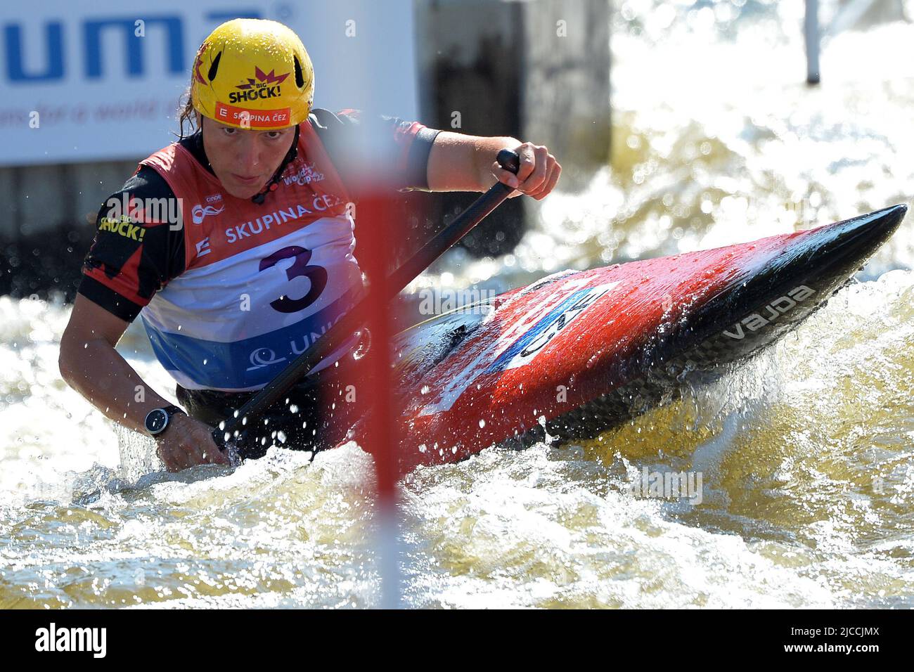 12 juin 2022, Prague, République Tchèque: TEREZA FISEROVA de la République Tchèque en action lors de la finale de canoë féminin à la coupe du monde de canoë 2022 au canal d'eau de Troja à Prague, République Tchèque. (Credit image: © Slavek Ruta/ZUMA Press Wire) Banque D'Images