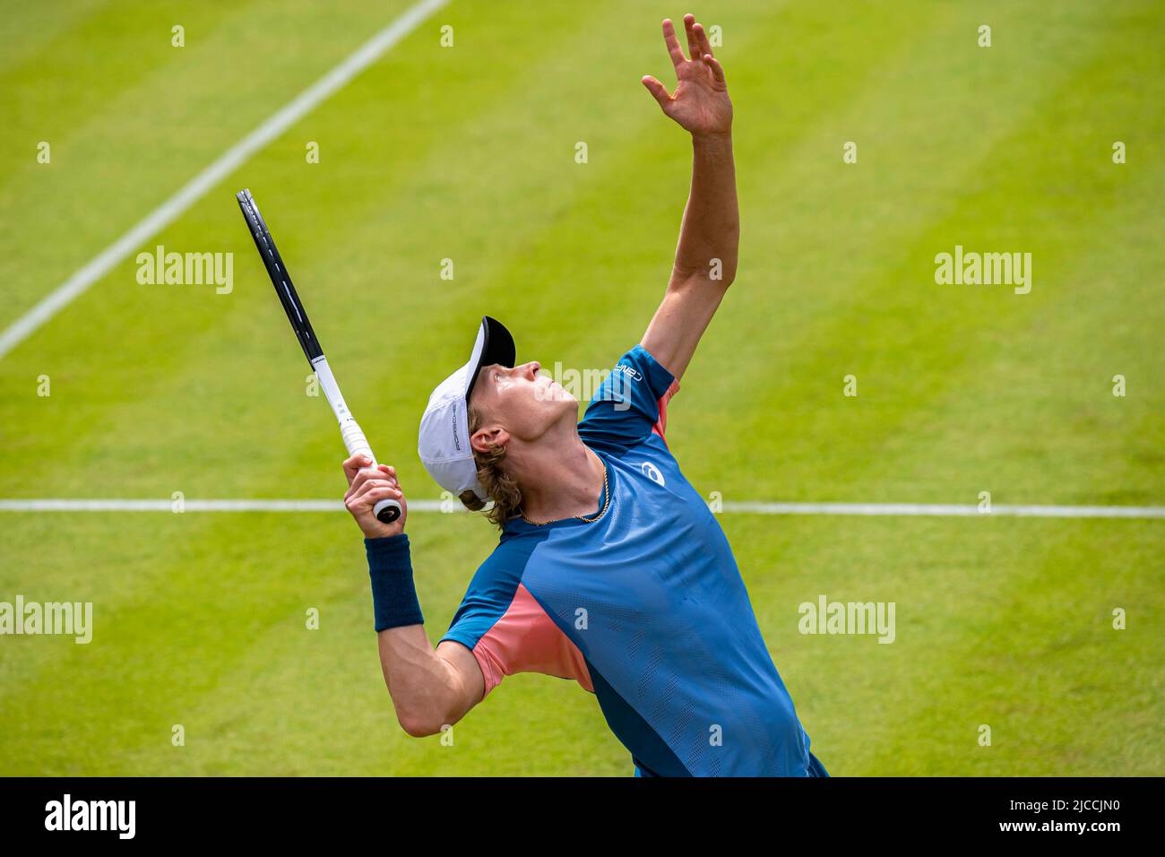 LONDRES, ROYAUME-UNI. 12 juin 2022. Feliciano Lopez d'Espagne contre Emil Ruusuvuori de Finlande lors du match de qualification du deuxième jour des 2022 championnats de Cinch au Queen's Club, dimanche, 12 juin 2022 à LONDRES EN ANGLETERRE. Credit: Taka G Wu/Alay Live News Banque D'Images