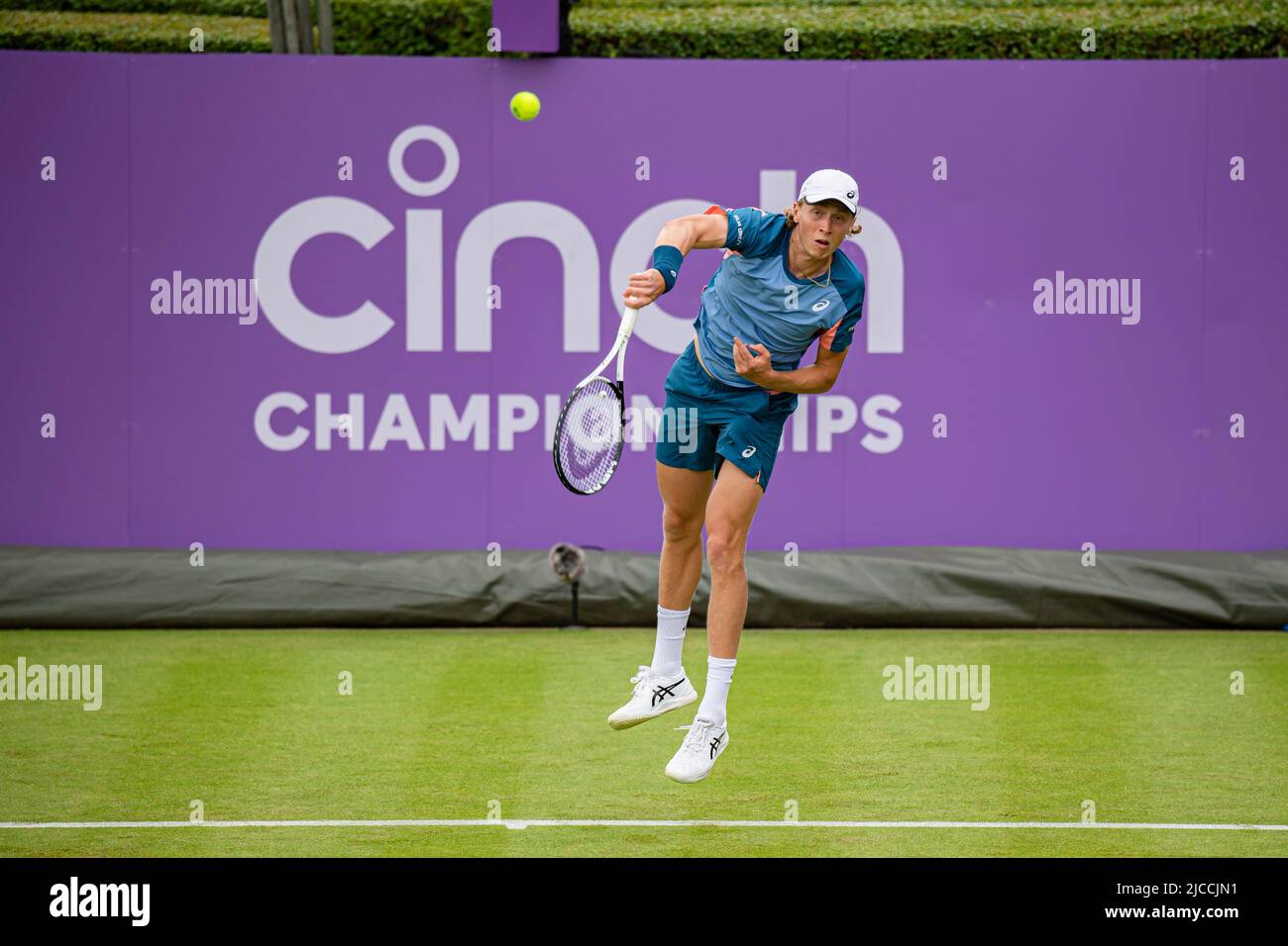 LONDRES, ROYAUME-UNI. 12 juin 2022. Feliciano Lopez d'Espagne contre Emil Ruusuvuori de Finlande lors du match de qualification du deuxième jour des 2022 championnats de Cinch au Queen's Club, dimanche, 12 juin 2022 à LONDRES EN ANGLETERRE. Credit: Taka G Wu/Alay Live News Banque D'Images